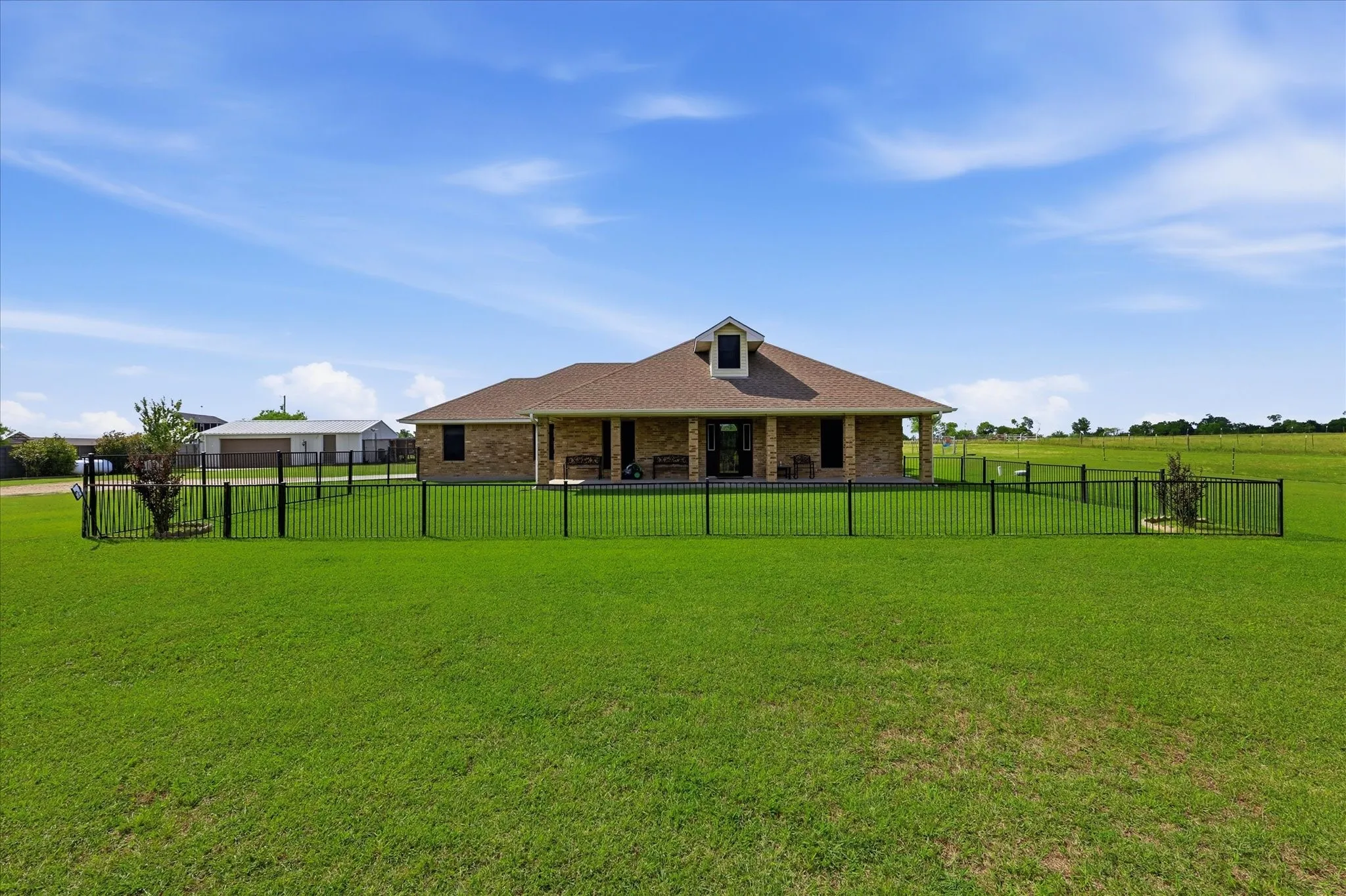 Single Family Residence For Sale in Kaufman County , 9909 County Road 309, Terrell, Texas 75161, 3 Bedrooms, 4 Bathrooms, 4 Garage spaces, 2,099 Sqft, built in 2002, Price $650,000, mls#21272433, Real Estate Agent in Terrell, Homes For Sale in Kaufman county, Homes For Sale in Terrell, Realtor in Terrell Texas, Real Estate Brokerage Independent Realty Texas, Luminita Cordes Realtor