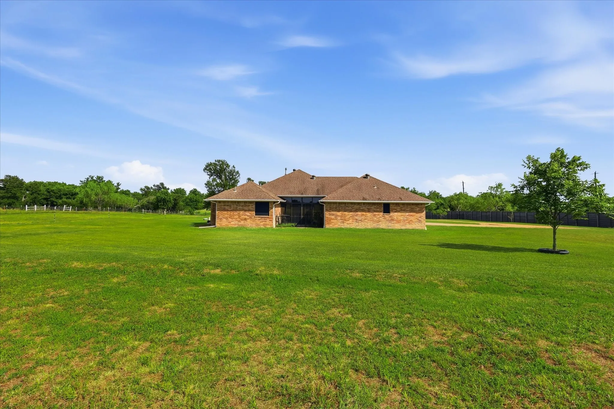 Single Family Residence For Sale in Kaufman County , 9909 County Road 309, Terrell, Texas 75161, 3 Bedrooms, 4 Bathrooms, 4 Garage spaces, 2,099 Sqft, built in 2002, Price $650,000, mls#21272433, Real Estate Agent in Terrell, Homes For Sale in Kaufman county, Homes For Sale in Terrell, Realtor in Terrell Texas, Real Estate Brokerage Independent Realty Texas, Luminita Cordes Realtor