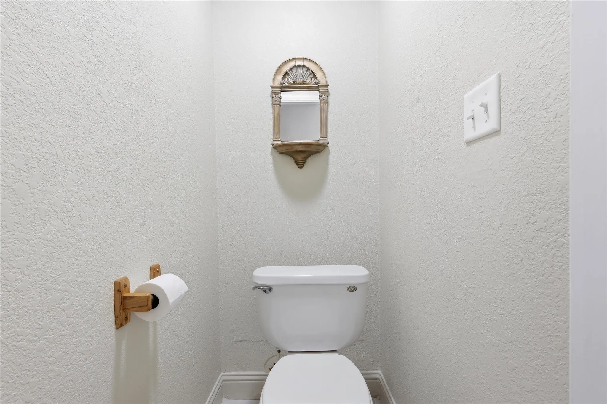 1/4 bath in laundry area