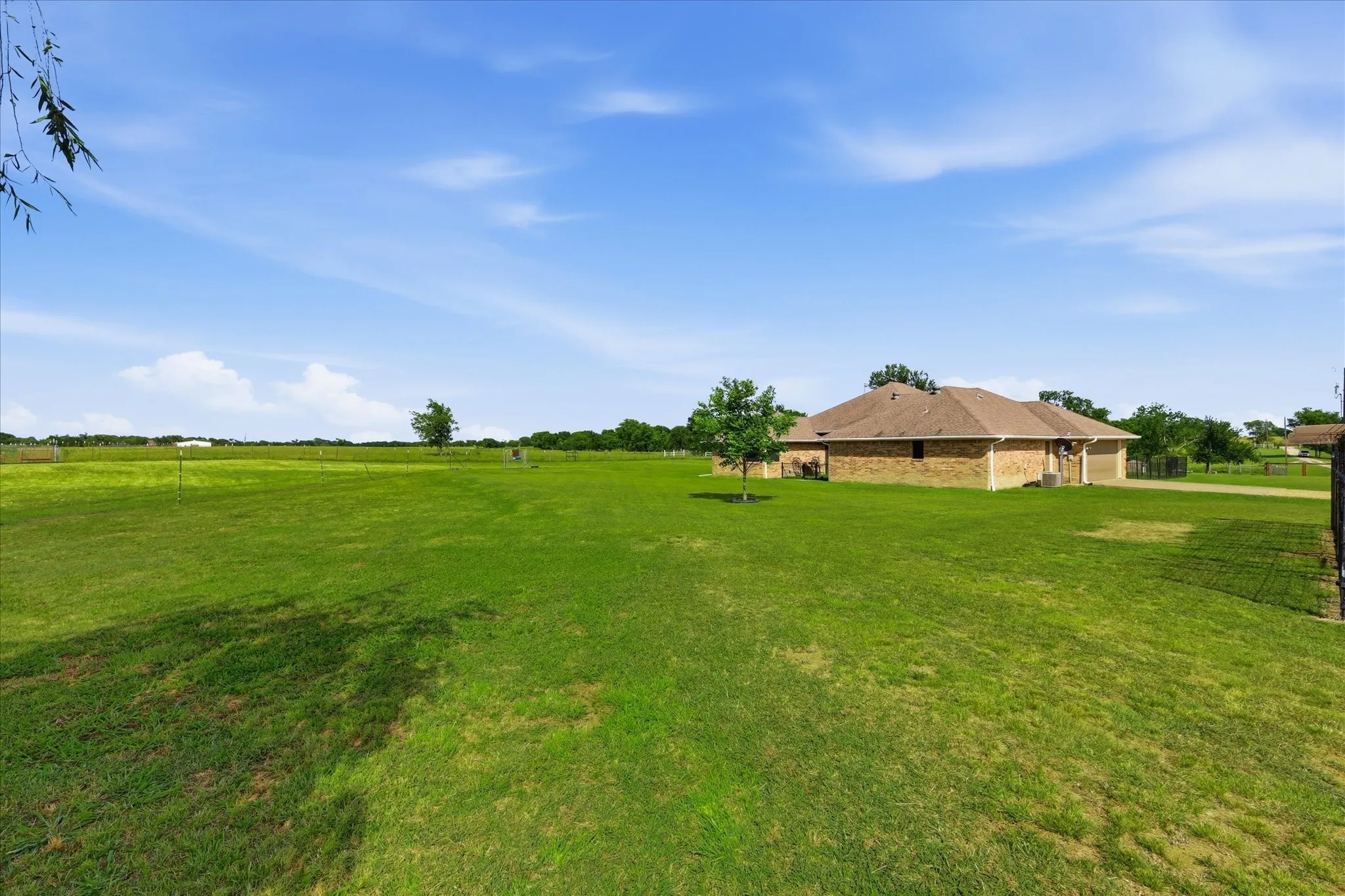 Single Family Residence For Sale in Kaufman County , 9909 County Road 309, Terrell, Texas 75161, 3 Bedrooms, 4 Bathrooms, 4 Garage spaces, 2,099 Sqft, built in 2002, Price $650,000, mls#21272433, Real Estate Agent in Terrell, Homes For Sale in Kaufman county, Homes For Sale in Terrell, Realtor in Terrell Texas, Real Estate Brokerage Independent Realty Texas, Luminita Cordes Realtor