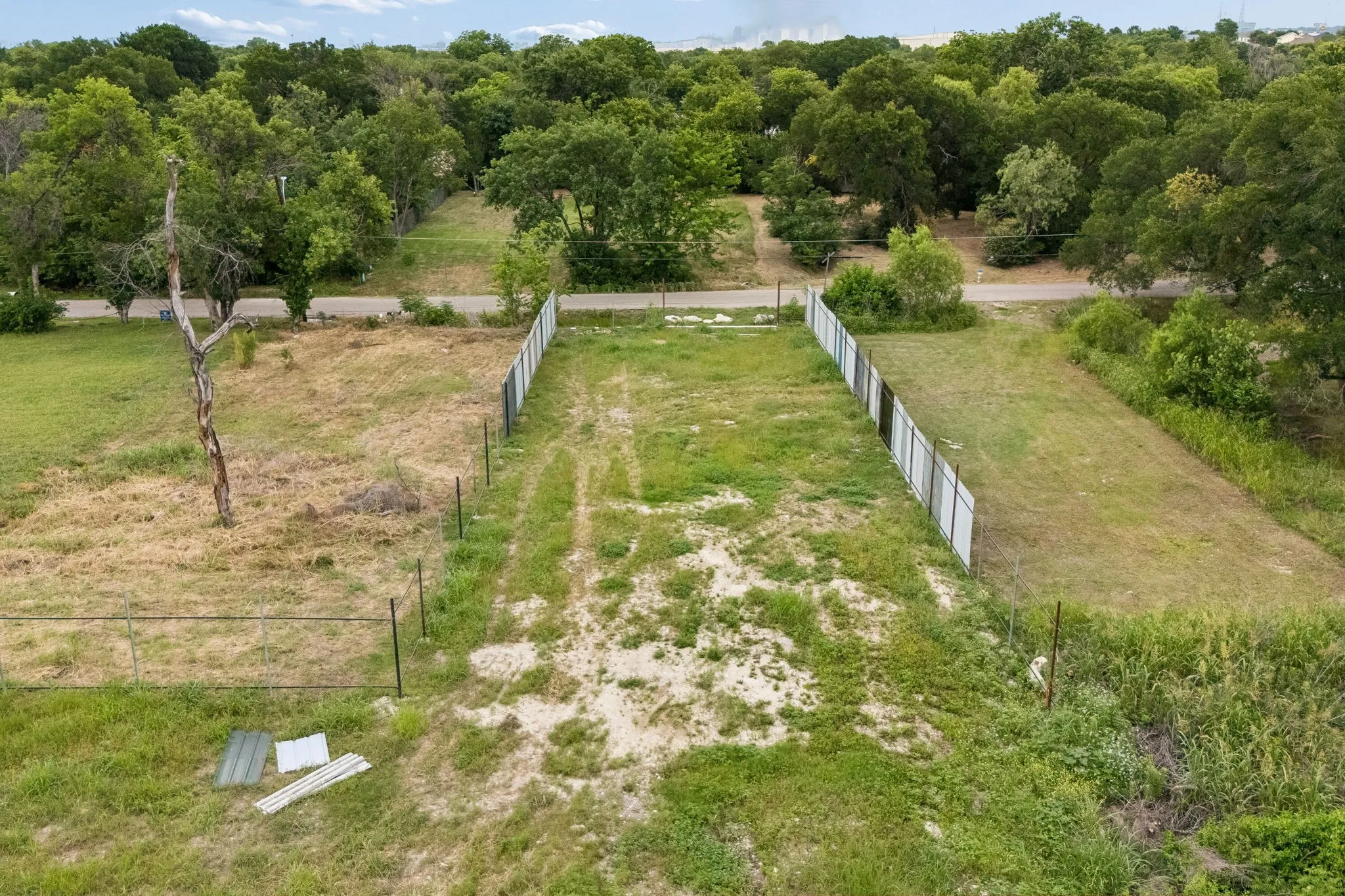 Unimproved Land For Sale in Dallas County , 2411 Tally Ho Lane, Dallas, Texas 75212, 0, 0, Garage spaces, 0 Sqft, built in 0, Price $59,000, mls#21274862, Real Estate Agent in Dallas, Homes For Sale in Dallas county, Homes For Sale in Dallas, Realtor in Dallas Texas, Real Estate Brokerage Independent Realty Texas, Luminita Cordes Realtor