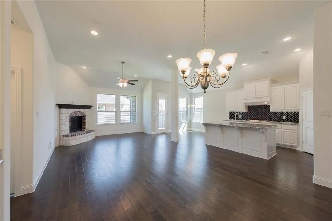 Single Family Residence For Sale in Denton County , 867 Forest Street, Little Elm, Texas 76227, 3 Bedroom, 3 Bathroom, 2 Garage spaces, 2,318 Sqft, built in 2016, mls#21279099, Real Estate Agent in Little Elm, Homes For Sale in Denton county, Homes For Sale in Little Elm, Realtor in Little Elm Texas, Real Estate Brokerage Independent Realty Texas, Luminita Cordes Realtor