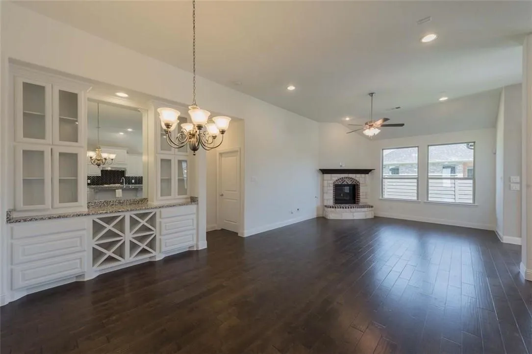 Single Family Residence For Sale in Denton County , 867 Forest Street, Little Elm, Texas 76227, 3 Bedroom, 3 Bathroom, 2 Garage spaces, 2,318 Sqft, built in 2016, mls#21279099, Real Estate Agent in Little Elm, Homes For Sale in Denton county, Homes For Sale in Little Elm, Realtor in Little Elm Texas, Real Estate Brokerage Independent Realty Texas, Luminita Cordes Realtor