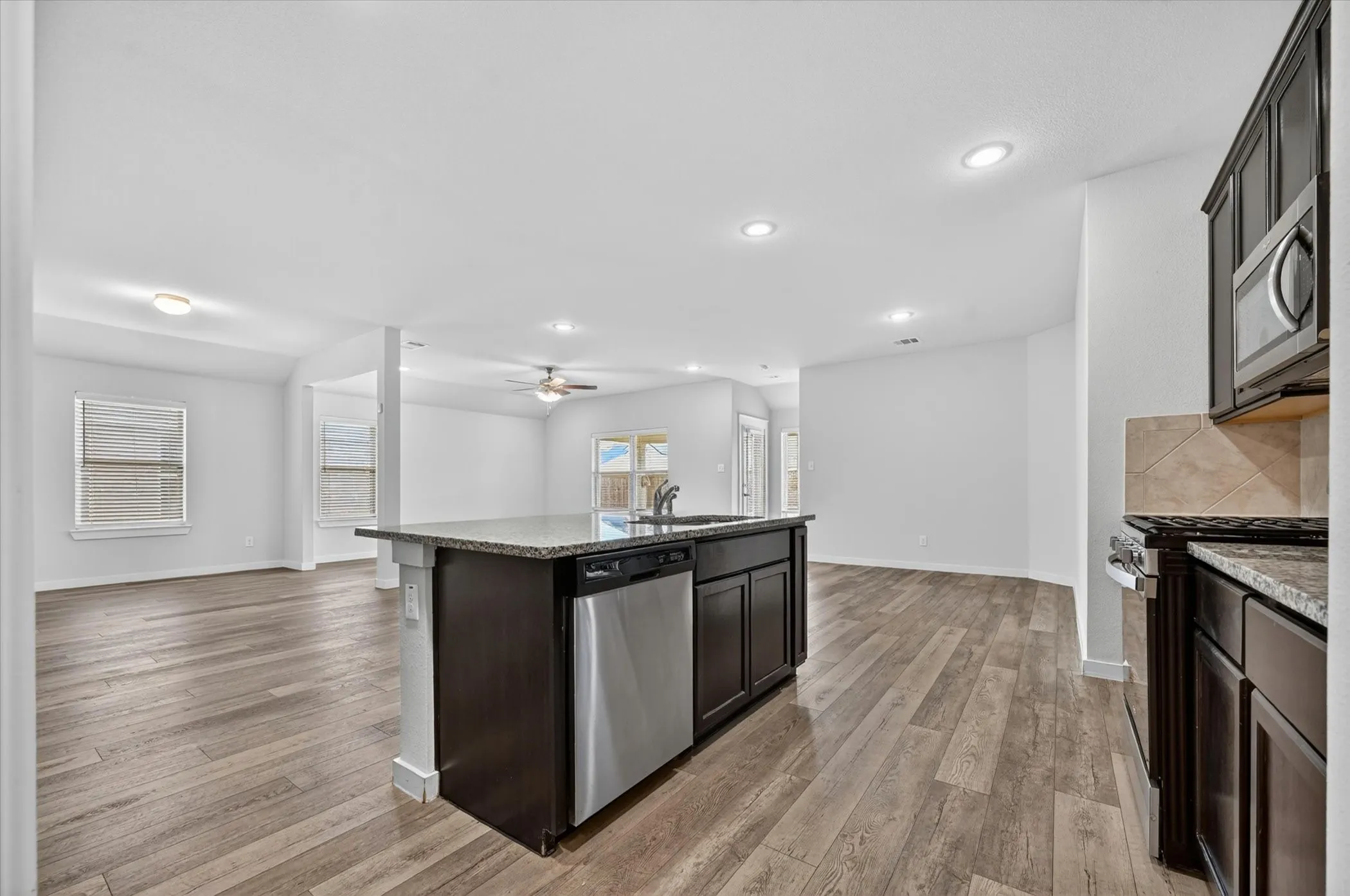 Single Family Residence For Sale in Kaufman County , 4420 Stockdale Lane, Forney, Texas 75126, 3 Bedroom, 2 Bathroom, 2 Garage spaces, 1,885 Sqft, built in 2020, mls#21277691, Real Estate Agent in Forney, Homes For Sale in Kaufman county, Homes For Sale in Forney, Realtor in Forney Texas, Real Estate Brokerage Independent Realty Texas, Luminita Cordes Realtor