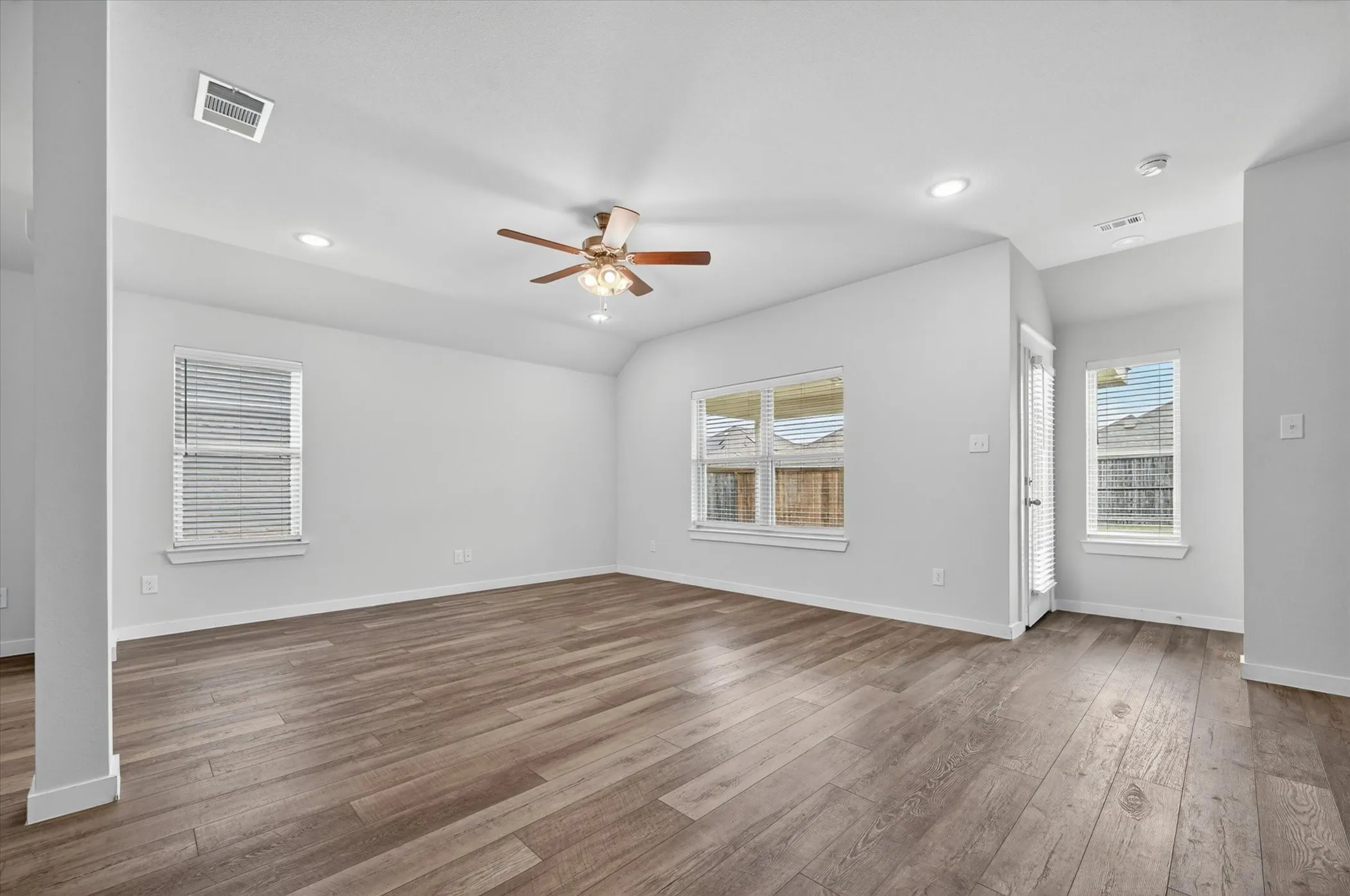 Single Family Residence For Sale in Kaufman County , 4420 Stockdale Lane, Forney, Texas 75126, 3 Bedroom, 2 Bathroom, 2 Garage spaces, 1,885 Sqft, built in 2020, mls#21277691, Real Estate Agent in Forney, Homes For Sale in Kaufman county, Homes For Sale in Forney, Realtor in Forney Texas, Real Estate Brokerage Independent Realty Texas, Luminita Cordes Realtor