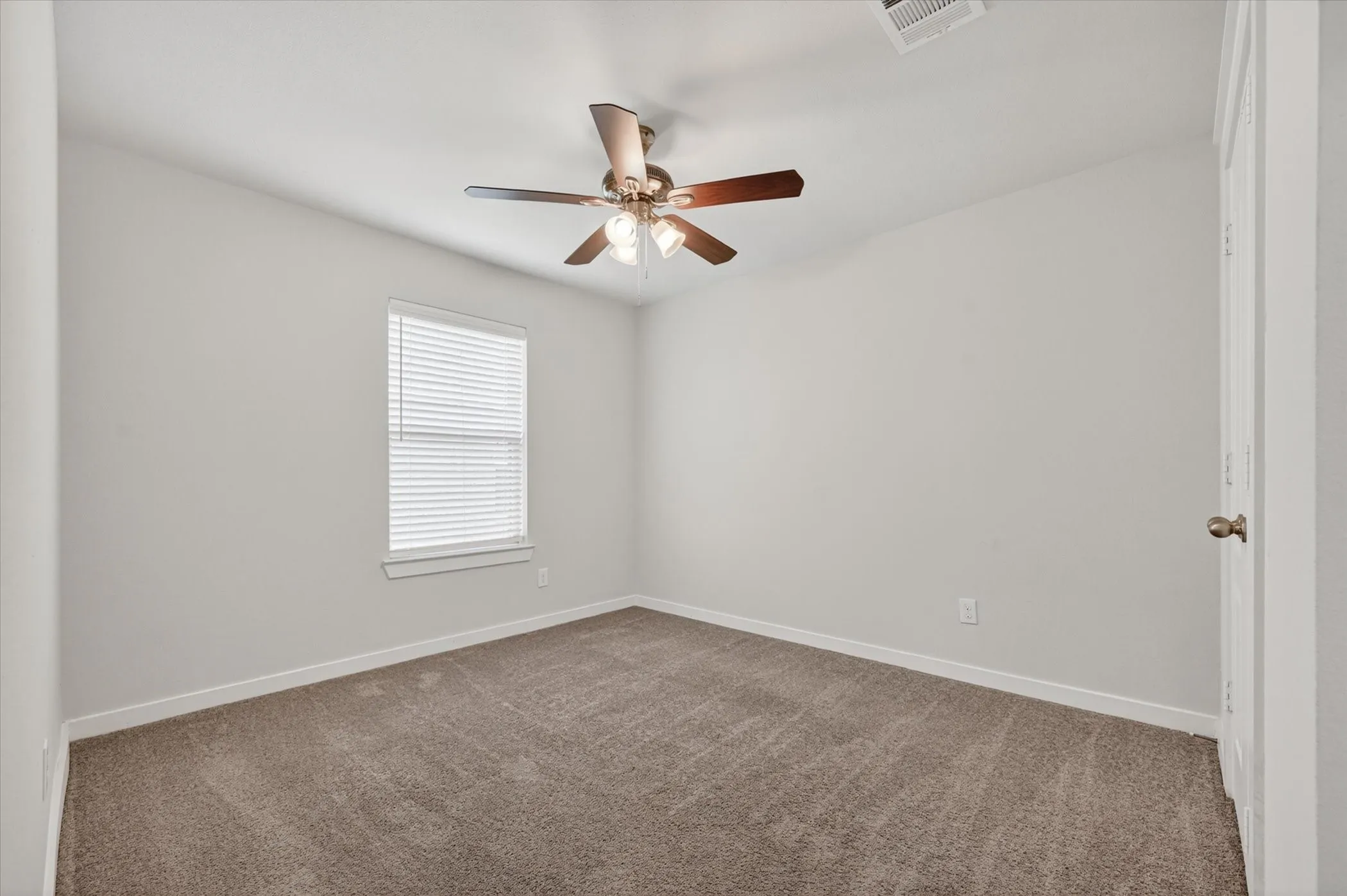 Single Family Residence For Sale in Kaufman County , 4420 Stockdale Lane, Forney, Texas 75126, 3 Bedroom, 2 Bathroom, 2 Garage spaces, 1,885 Sqft, built in 2020, mls#21277691, Real Estate Agent in Forney, Homes For Sale in Kaufman county, Homes For Sale in Forney, Realtor in Forney Texas, Real Estate Brokerage Independent Realty Texas, Luminita Cordes Realtor