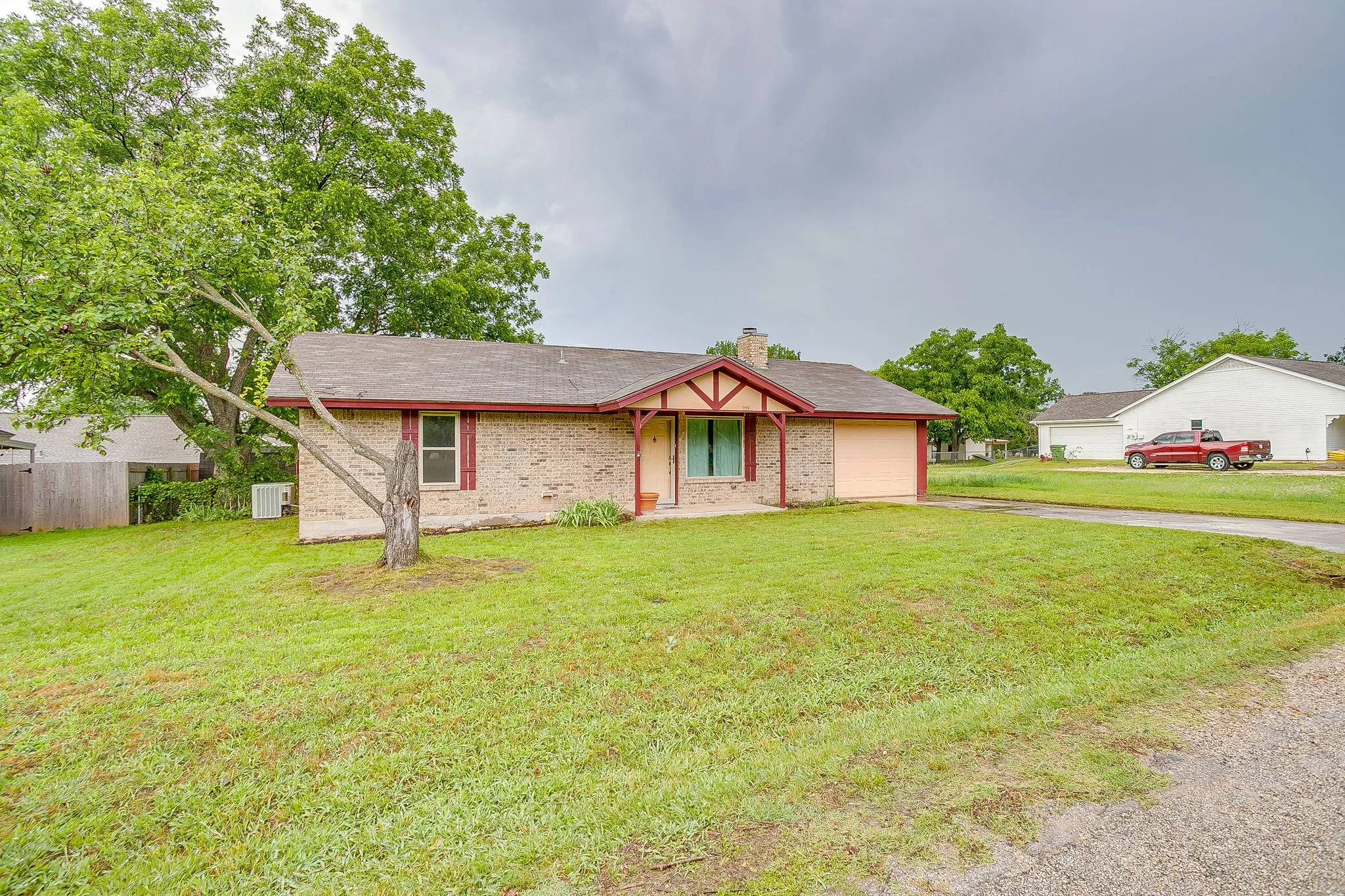 Single Family Residence For Sale in Parker County , 709 N Avenue B, Springtown, Texas 76082, 3 Bedroom, 3 Bathroom, 1 Garage spaces, 1,535 Sqft, built in 1985, mls#21274304, Real Estate Agent in Springtown, Homes For Sale in Parker county, Homes For Sale in Springtown, Realtor in Springtown Texas, Real Estate Brokerage Independent Realty Texas, Luminita Cordes Realtor