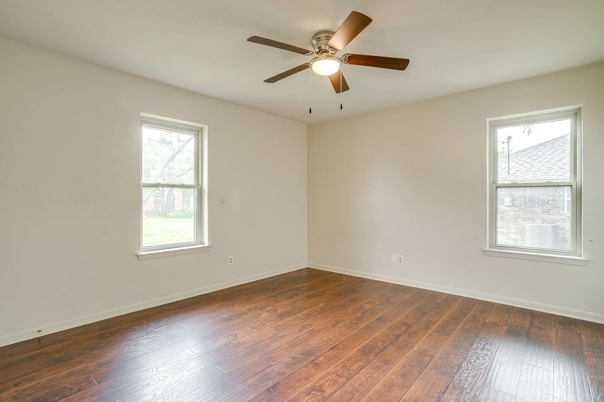 Single Family Residence For Sale in Parker County , 709 N Avenue B, Springtown, Texas 76082, 3 Bedroom, 3 Bathroom, 1 Garage spaces, 1,535 Sqft, built in 1985, mls#21274304, Real Estate Agent in Springtown, Homes For Sale in Parker county, Homes For Sale in Springtown, Realtor in Springtown Texas, Real Estate Brokerage Independent Realty Texas, Luminita Cordes Realtor