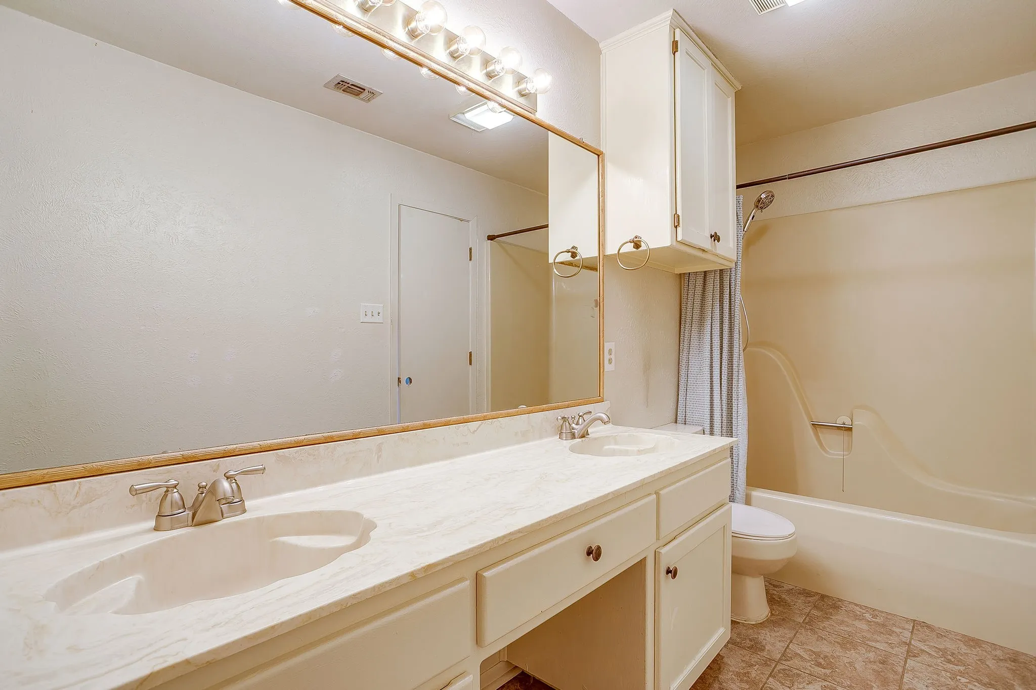 Single Family Residence For Sale in Parker County , 709 N Avenue B, Springtown, Texas 76082, 3 Bedroom, 3 Bathroom, 1 Garage spaces, 1,535 Sqft, built in 1985, mls#21274304, Real Estate Agent in Springtown, Homes For Sale in Parker county, Homes For Sale in Springtown, Realtor in Springtown Texas, Real Estate Brokerage Independent Realty Texas, Luminita Cordes Realtor