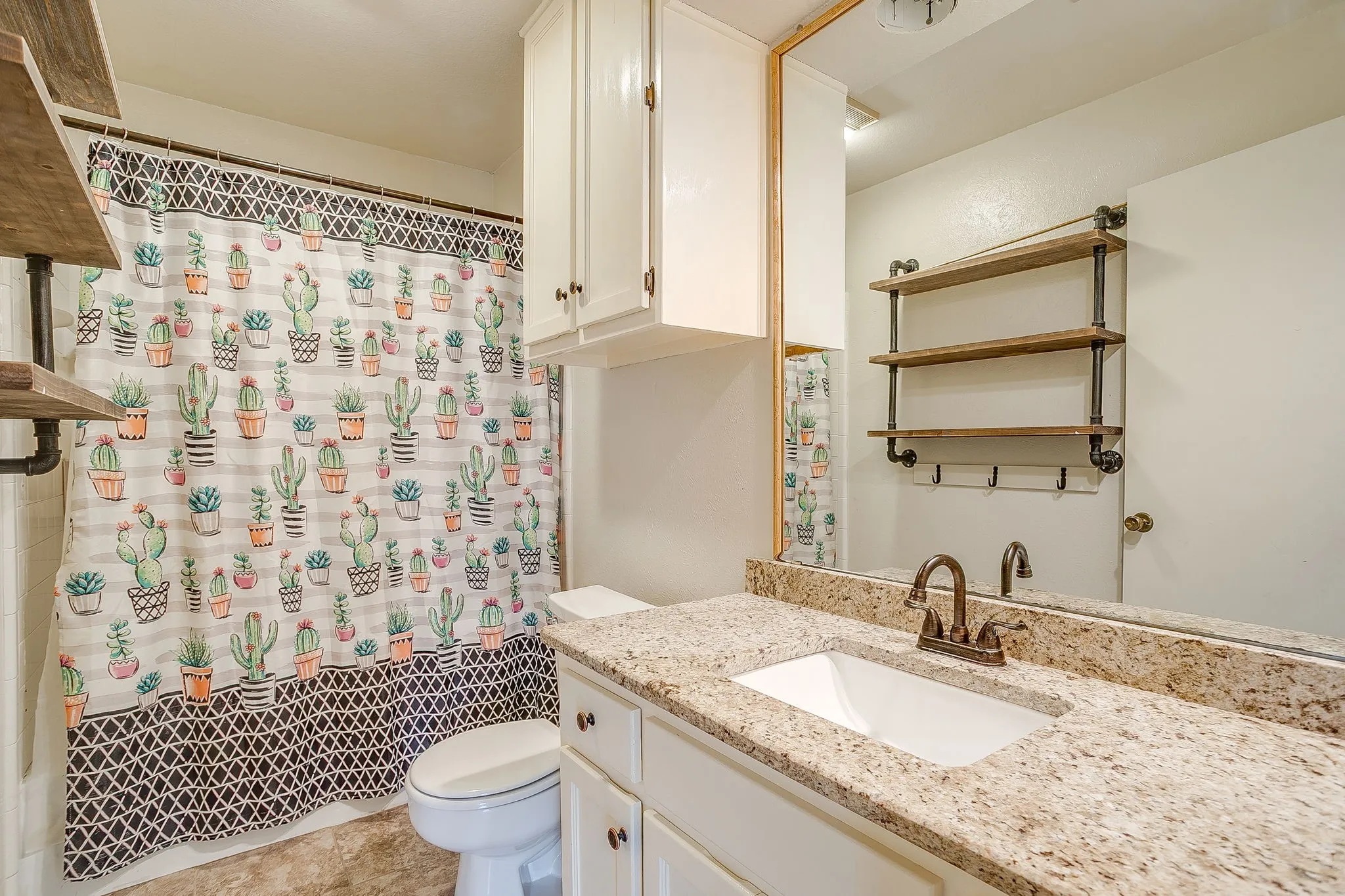 Single Family Residence For Sale in Parker County , 709 N Avenue B, Springtown, Texas 76082, 3 Bedroom, 3 Bathroom, 1 Garage spaces, 1,535 Sqft, built in 1985, mls#21274304, Real Estate Agent in Springtown, Homes For Sale in Parker county, Homes For Sale in Springtown, Realtor in Springtown Texas, Real Estate Brokerage Independent Realty Texas, Luminita Cordes Realtor