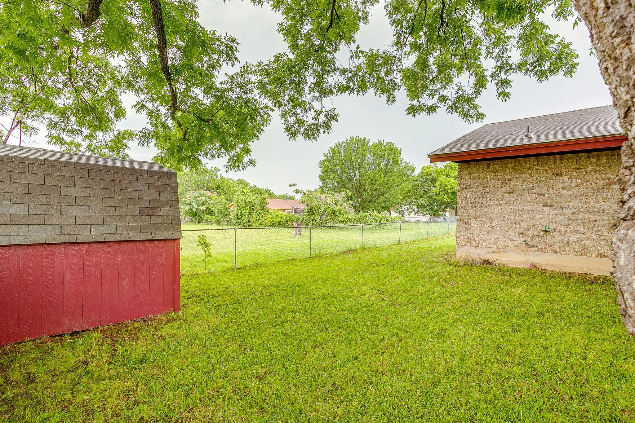 Single Family Residence For Sale in Parker County , 709 N Avenue B, Springtown, Texas 76082, 3 Bedroom, 3 Bathroom, 1 Garage spaces, 1,535 Sqft, built in 1985, mls#21274304, Real Estate Agent in Springtown, Homes For Sale in Parker county, Homes For Sale in Springtown, Realtor in Springtown Texas, Real Estate Brokerage Independent Realty Texas, Luminita Cordes Realtor