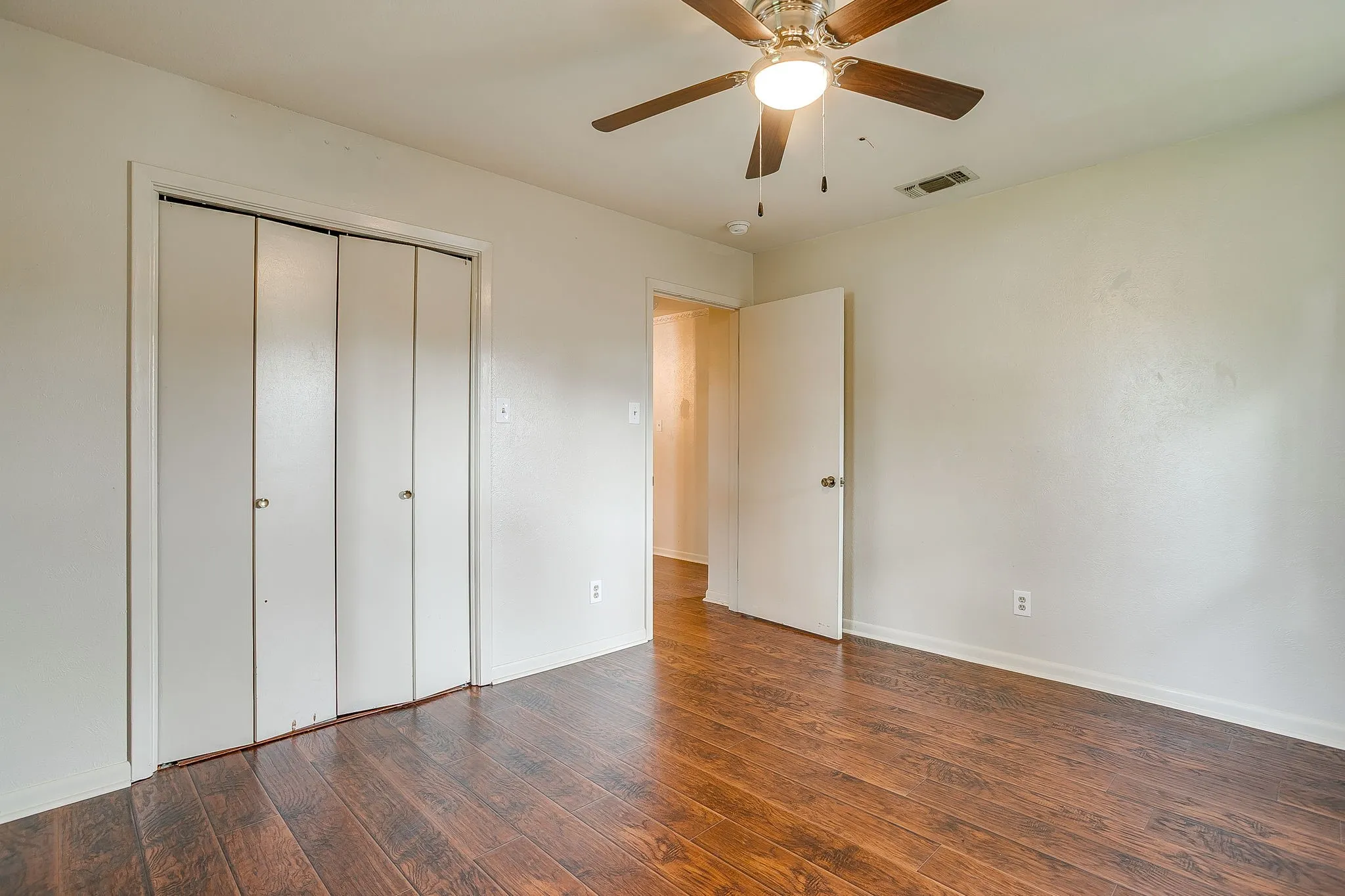 Single Family Residence For Sale in Parker County , 709 N Avenue B, Springtown, Texas 76082, 3 Bedroom, 3 Bathroom, 1 Garage spaces, 1,535 Sqft, built in 1985, mls#21274304, Real Estate Agent in Springtown, Homes For Sale in Parker county, Homes For Sale in Springtown, Realtor in Springtown Texas, Real Estate Brokerage Independent Realty Texas, Luminita Cordes Realtor