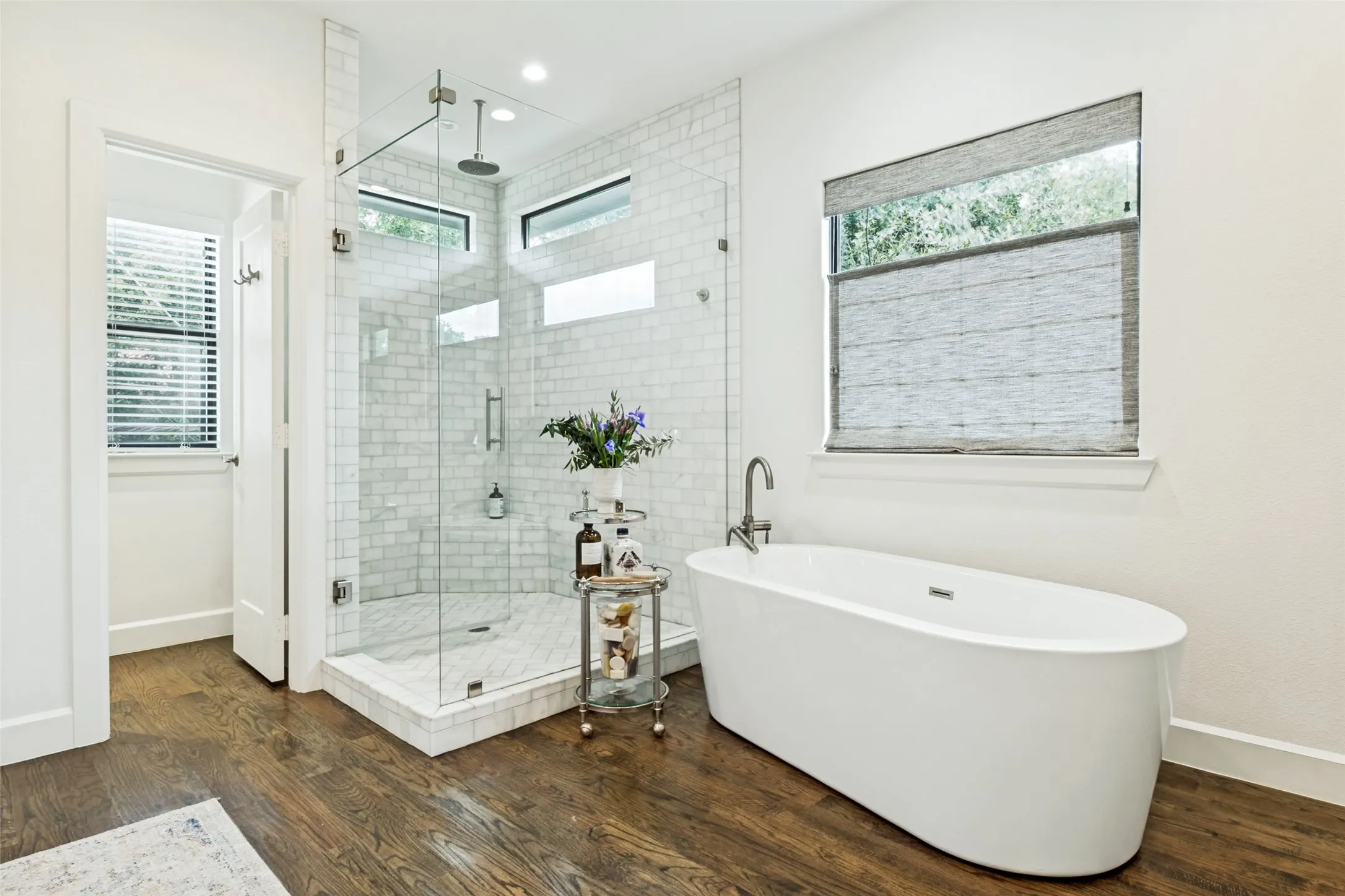 Single Family Residence For Sale in Dallas County , 4407 Emerson Avenue, University Park, Texas 75205, 4 Bedroom, 5 Bathroom, 2 Garage spaces, 3,556 Sqft, built in 2017, mls#21247264, Real Estate Agent in University Park, Homes For Sale in Dallas county, Homes For Sale in University Park, Realtor in University Park Texas, Real Estate Brokerage Independent Realty Texas, Luminita Cordes Realtor