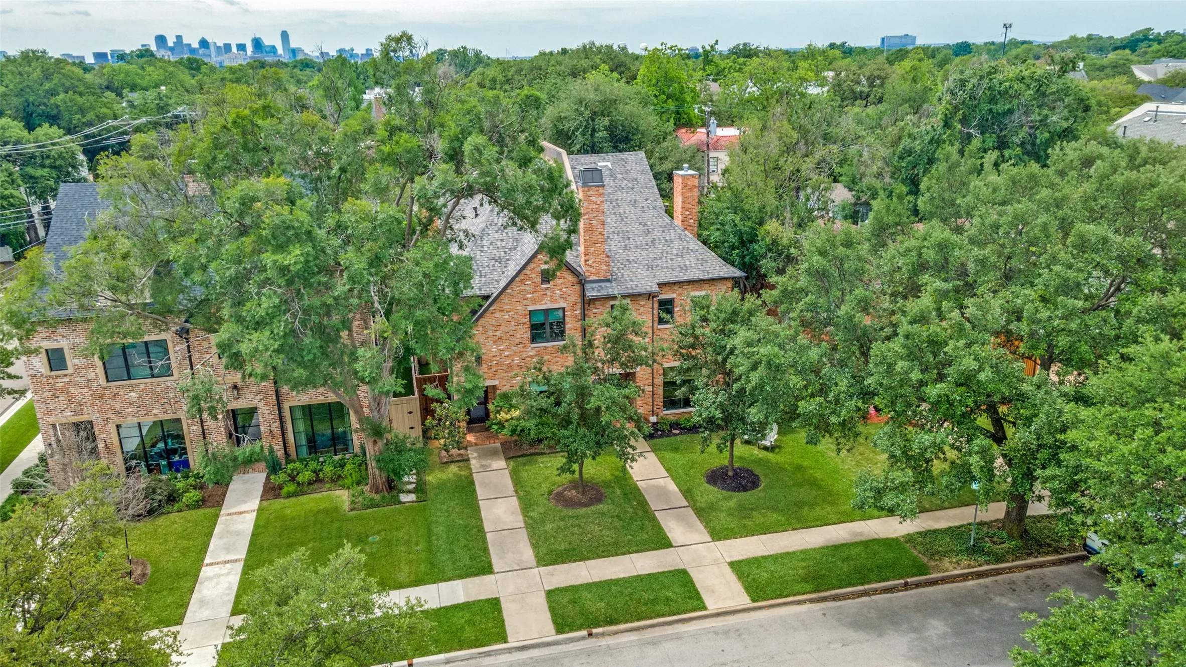 Single Family Residence For Sale in Dallas County , 4407 Emerson Avenue, University Park, Texas 75205, 4 Bedroom, 5 Bathroom, 2 Garage spaces, 3,556 Sqft, built in 2017, mls#21247264, Real Estate Agent in University Park, Homes For Sale in Dallas county, Homes For Sale in University Park, Realtor in University Park Texas, Real Estate Brokerage Independent Realty Texas, Luminita Cordes Realtor