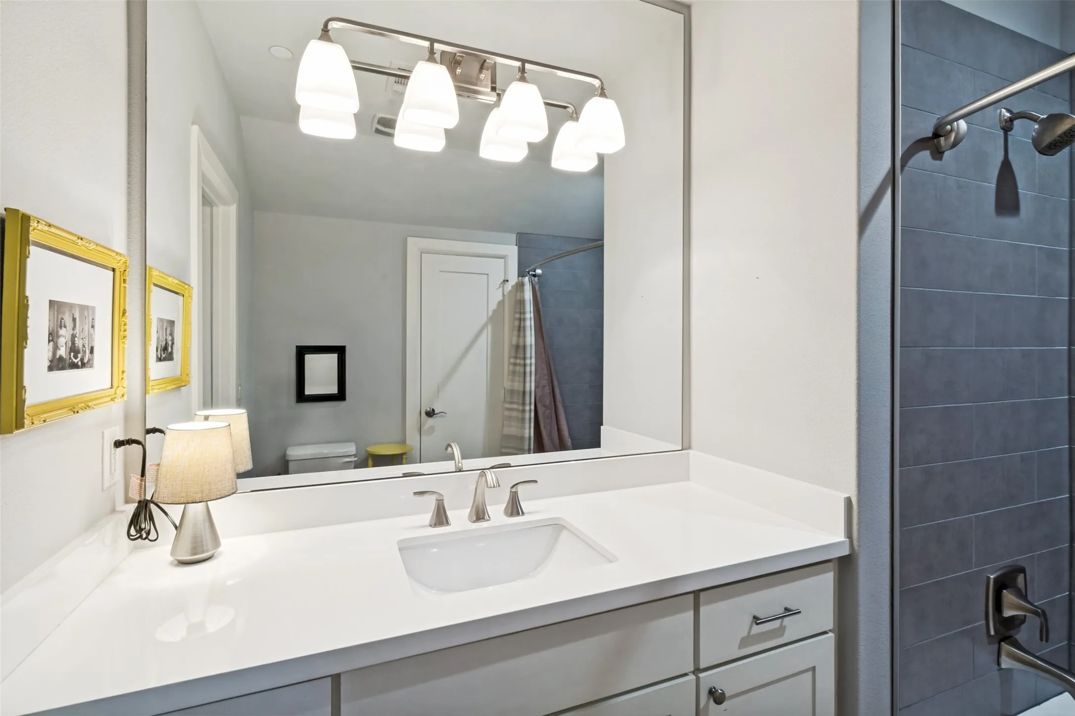Single Family Residence For Sale in Dallas County , 4407 Emerson Avenue, University Park, Texas 75205, 4 Bedroom, 5 Bathroom, 2 Garage spaces, 3,556 Sqft, built in 2017, mls#21247264, Real Estate Agent in University Park, Homes For Sale in Dallas county, Homes For Sale in University Park, Realtor in University Park Texas, Real Estate Brokerage Independent Realty Texas, Luminita Cordes Realtor