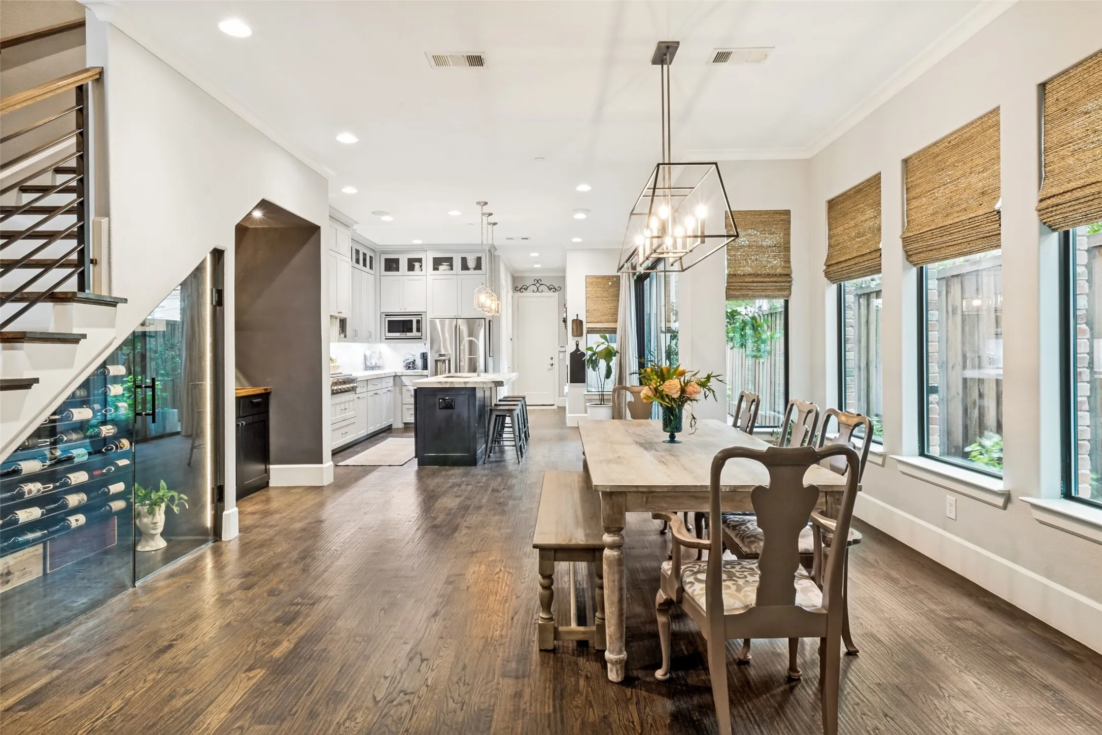 Single Family Residence For Sale in Dallas County , 4407 Emerson Avenue, University Park, Texas 75205, 4 Bedroom, 5 Bathroom, 2 Garage spaces, 3,556 Sqft, built in 2017, mls#21247264, Real Estate Agent in University Park, Homes For Sale in Dallas county, Homes For Sale in University Park, Realtor in University Park Texas, Real Estate Brokerage Independent Realty Texas, Luminita Cordes Realtor