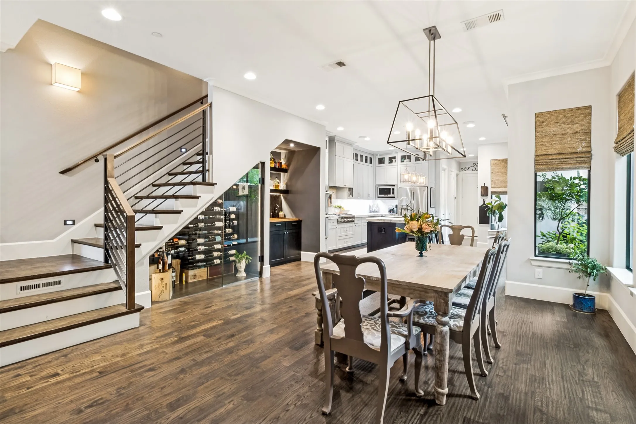 Single Family Residence For Sale in Dallas County , 4407 Emerson Avenue, University Park, Texas 75205, 4 Bedroom, 5 Bathroom, 2 Garage spaces, 3,556 Sqft, built in 2017, mls#21247264, Real Estate Agent in University Park, Homes For Sale in Dallas county, Homes For Sale in University Park, Realtor in University Park Texas, Real Estate Brokerage Independent Realty Texas, Luminita Cordes Realtor
