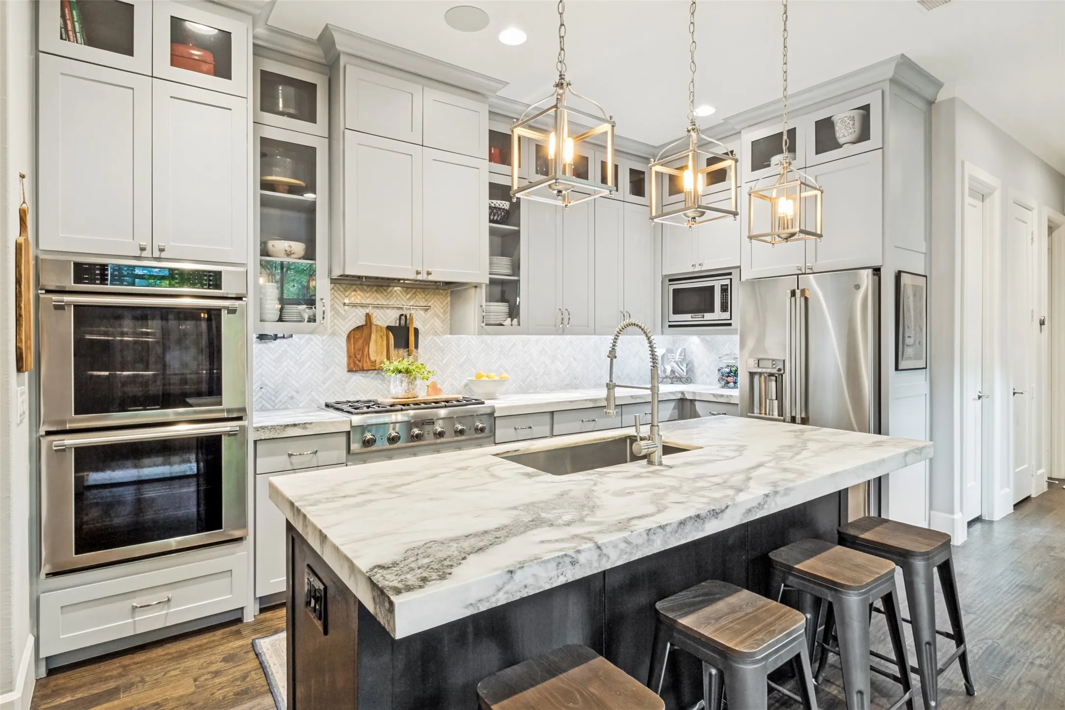 Single Family Residence For Sale in Dallas County , 4407 Emerson Avenue, University Park, Texas 75205, 4 Bedroom, 5 Bathroom, 2 Garage spaces, 3,556 Sqft, built in 2017, mls#21247264, Real Estate Agent in University Park, Homes For Sale in Dallas county, Homes For Sale in University Park, Realtor in University Park Texas, Real Estate Brokerage Independent Realty Texas, Luminita Cordes Realtor