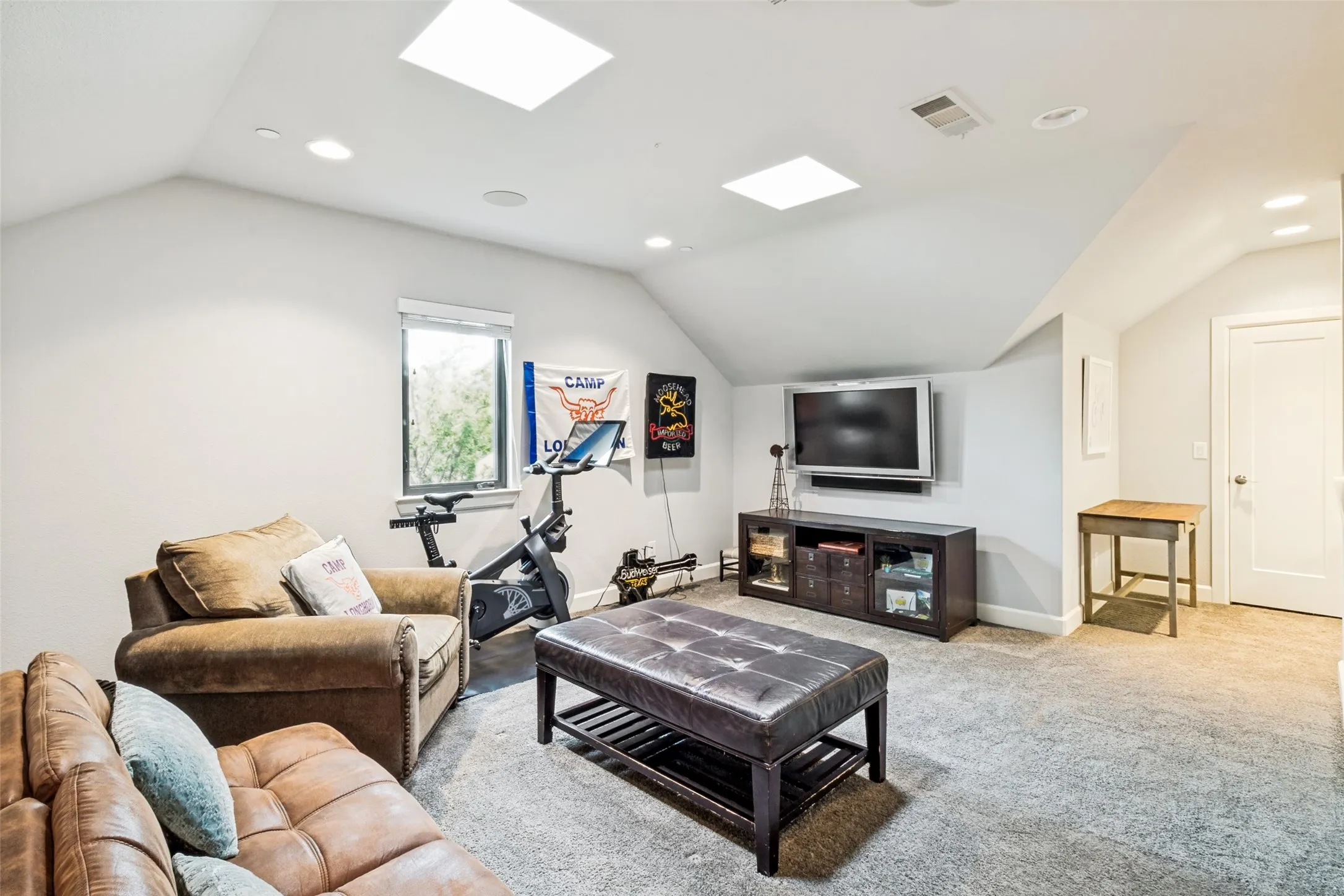 Single Family Residence For Sale in Dallas County , 4407 Emerson Avenue, University Park, Texas 75205, 4 Bedroom, 5 Bathroom, 2 Garage spaces, 3,556 Sqft, built in 2017, mls#21247264, Real Estate Agent in University Park, Homes For Sale in Dallas county, Homes For Sale in University Park, Realtor in University Park Texas, Real Estate Brokerage Independent Realty Texas, Luminita Cordes Realtor