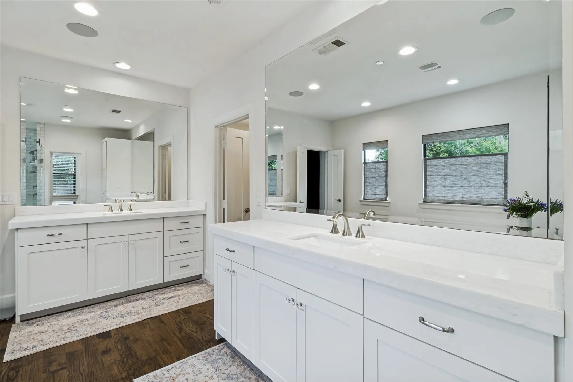 Single Family Residence For Sale in Dallas County , 4407 Emerson Avenue, University Park, Texas 75205, 4 Bedroom, 5 Bathroom, 2 Garage spaces, 3,556 Sqft, built in 2017, mls#21247264, Real Estate Agent in University Park, Homes For Sale in Dallas county, Homes For Sale in University Park, Realtor in University Park Texas, Real Estate Brokerage Independent Realty Texas, Luminita Cordes Realtor