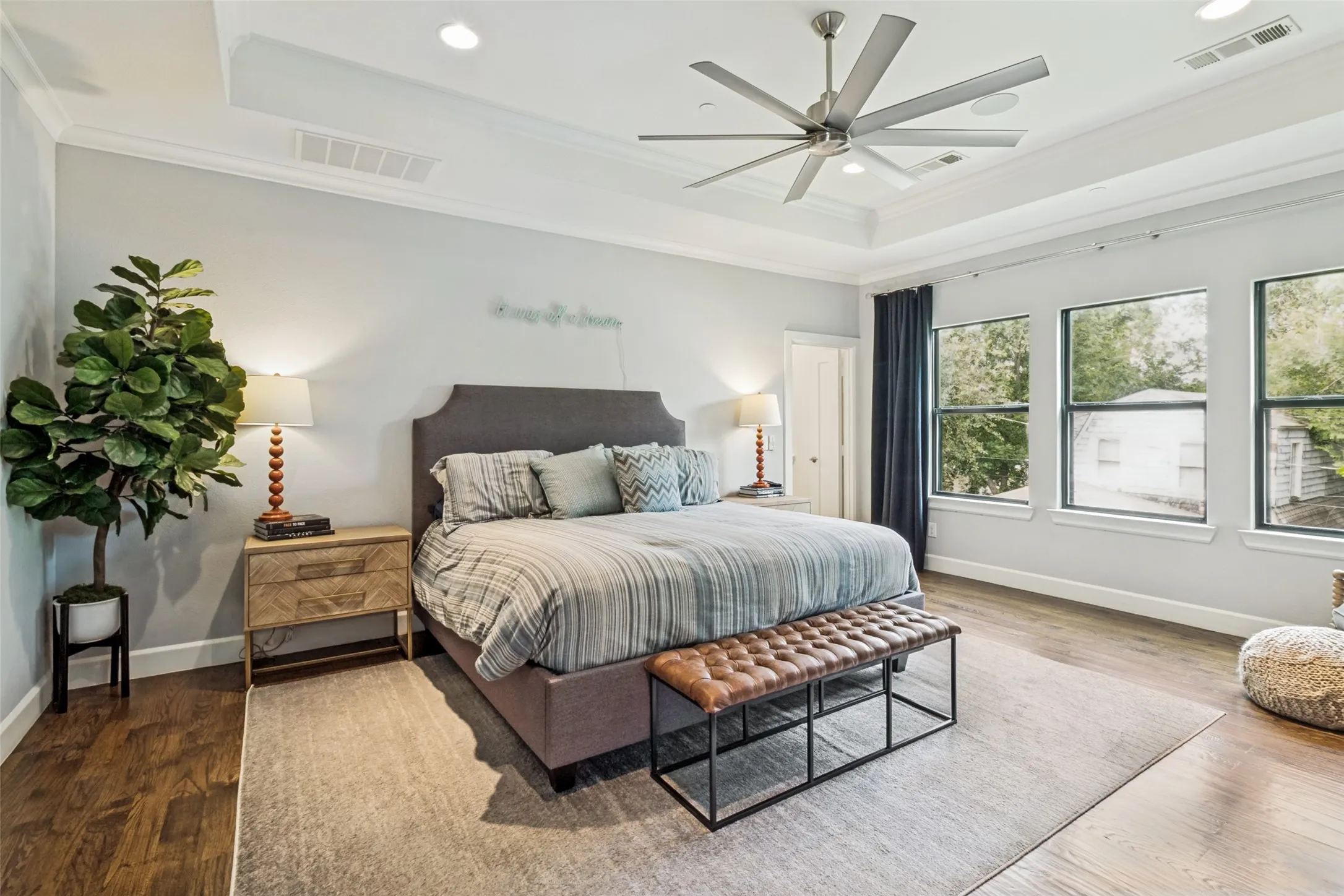 Single Family Residence For Sale in Dallas County , 4407 Emerson Avenue, University Park, Texas 75205, 4 Bedroom, 5 Bathroom, 2 Garage spaces, 3,556 Sqft, built in 2017, mls#21247264, Real Estate Agent in University Park, Homes For Sale in Dallas county, Homes For Sale in University Park, Realtor in University Park Texas, Real Estate Brokerage Independent Realty Texas, Luminita Cordes Realtor