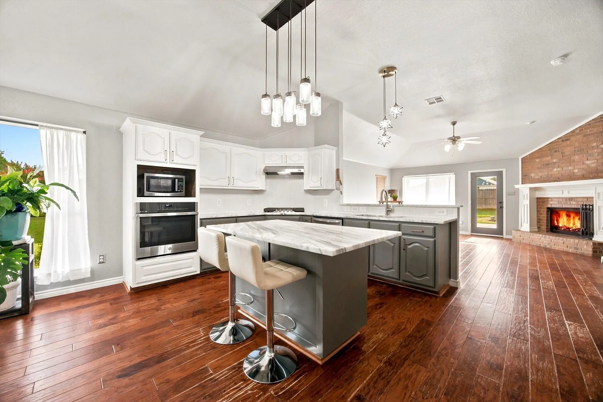 Single Family Residence For Sale in Rockwall County , 2744 Stoney Hollow Lane, Rockwall, Texas 75087, 3 Bedroom, 3 Bathroom, 2 Garage spaces, 2,247 Sqft, built in 2004, mls#21279321, Real Estate Agent in Rockwall, Homes For Sale in Rockwall county, Homes For Sale in Rockwall, Realtor in Rockwall Texas, Real Estate Brokerage Independent Realty Texas, Luminita Cordes Realtor