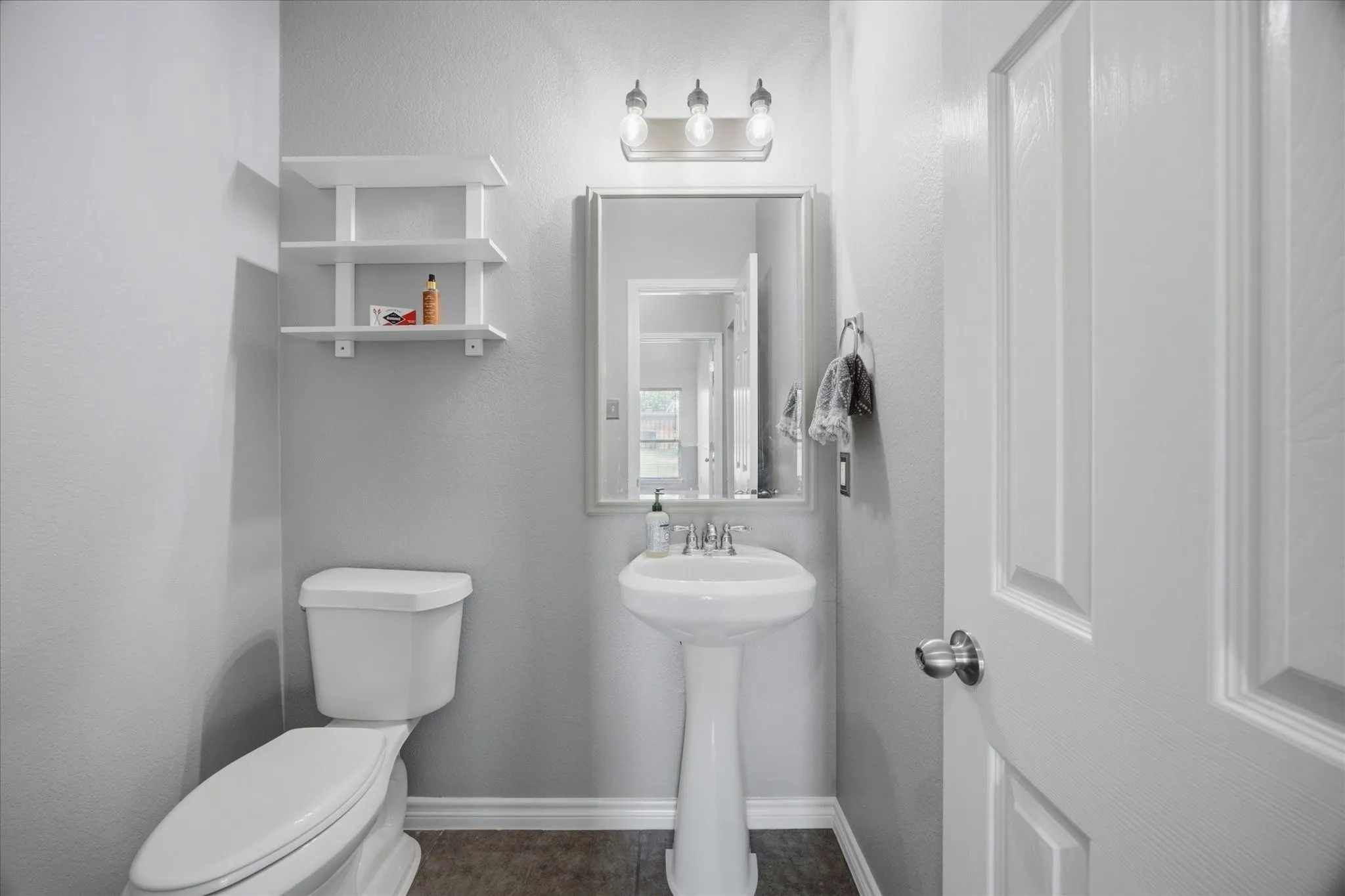 Single Family Residence For Sale in Rockwall County , 2744 Stoney Hollow Lane, Rockwall, Texas 75087, 3 Bedroom, 3 Bathroom, 2 Garage spaces, 2,247 Sqft, built in 2004, mls#21279321, Real Estate Agent in Rockwall, Homes For Sale in Rockwall county, Homes For Sale in Rockwall, Realtor in Rockwall Texas, Real Estate Brokerage Independent Realty Texas, Luminita Cordes Realtor