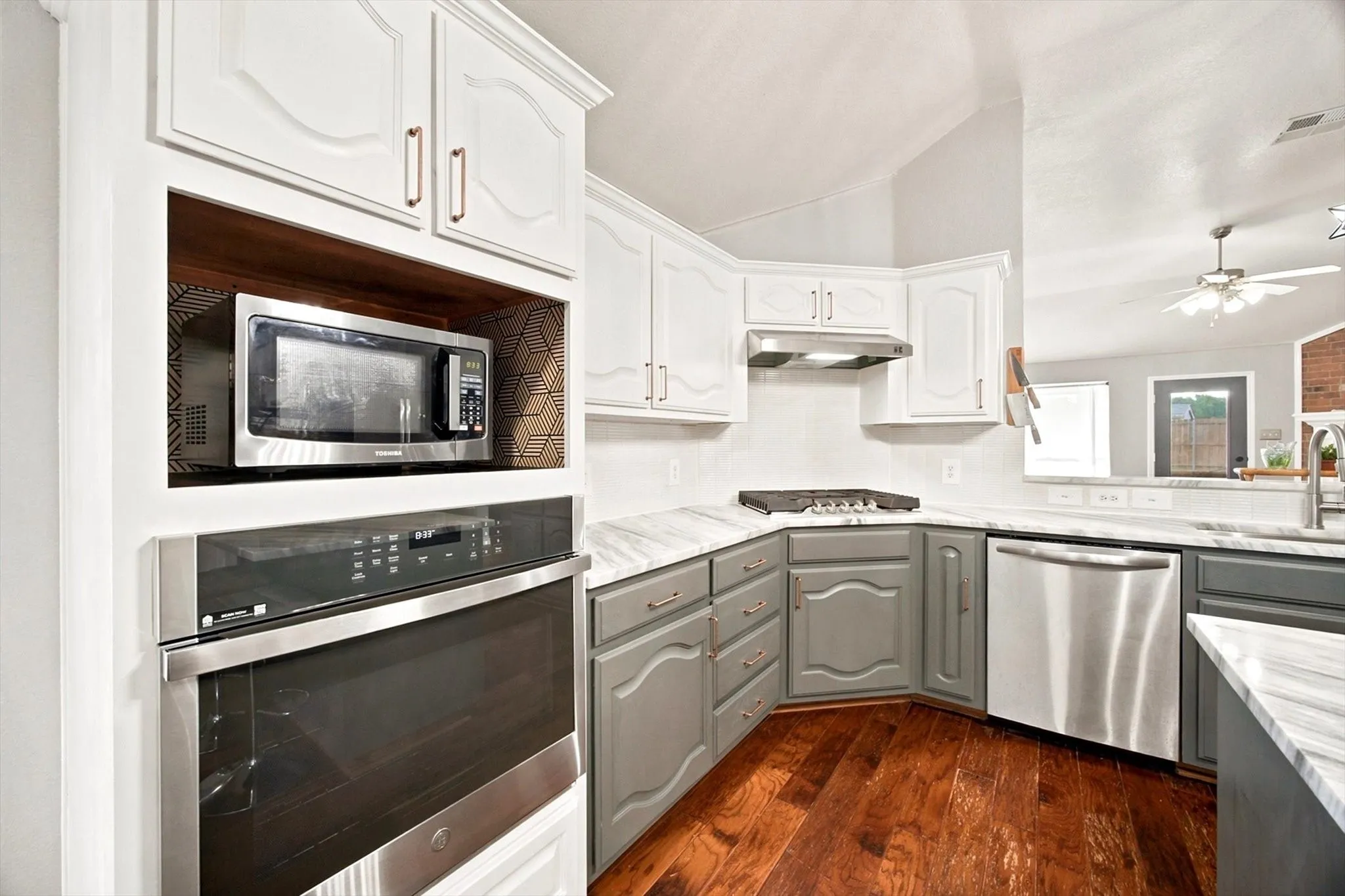 Single Family Residence For Sale in Rockwall County , 2744 Stoney Hollow Lane, Rockwall, Texas 75087, 3 Bedroom, 3 Bathroom, 2 Garage spaces, 2,247 Sqft, built in 2004, mls#21279321, Real Estate Agent in Rockwall, Homes For Sale in Rockwall county, Homes For Sale in Rockwall, Realtor in Rockwall Texas, Real Estate Brokerage Independent Realty Texas, Luminita Cordes Realtor