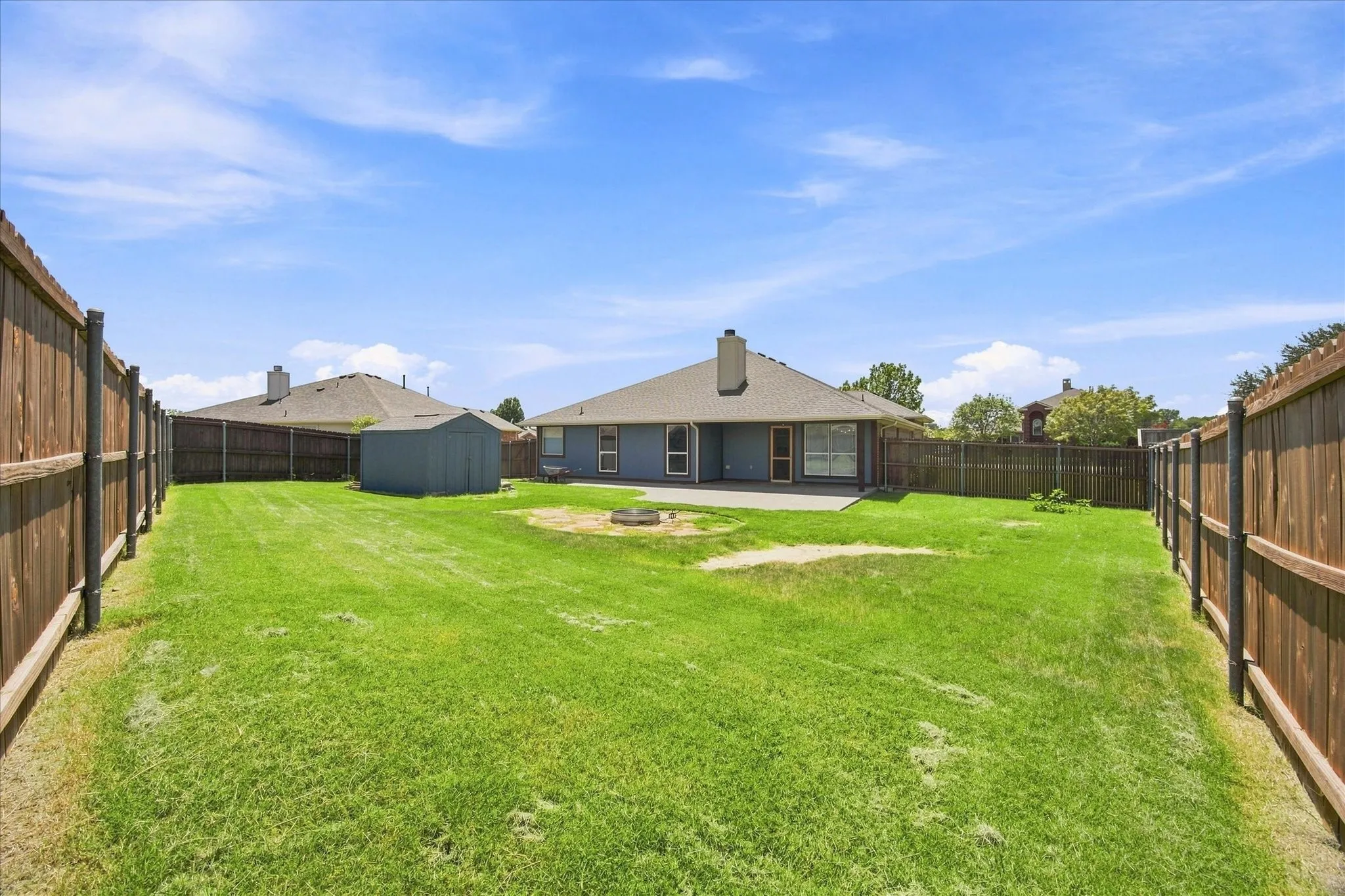 Single Family Residence For Sale in Rockwall County , 2744 Stoney Hollow Lane, Rockwall, Texas 75087, 3 Bedroom, 3 Bathroom, 2 Garage spaces, 2,247 Sqft, built in 2004, mls#21279321, Real Estate Agent in Rockwall, Homes For Sale in Rockwall county, Homes For Sale in Rockwall, Realtor in Rockwall Texas, Real Estate Brokerage Independent Realty Texas, Luminita Cordes Realtor