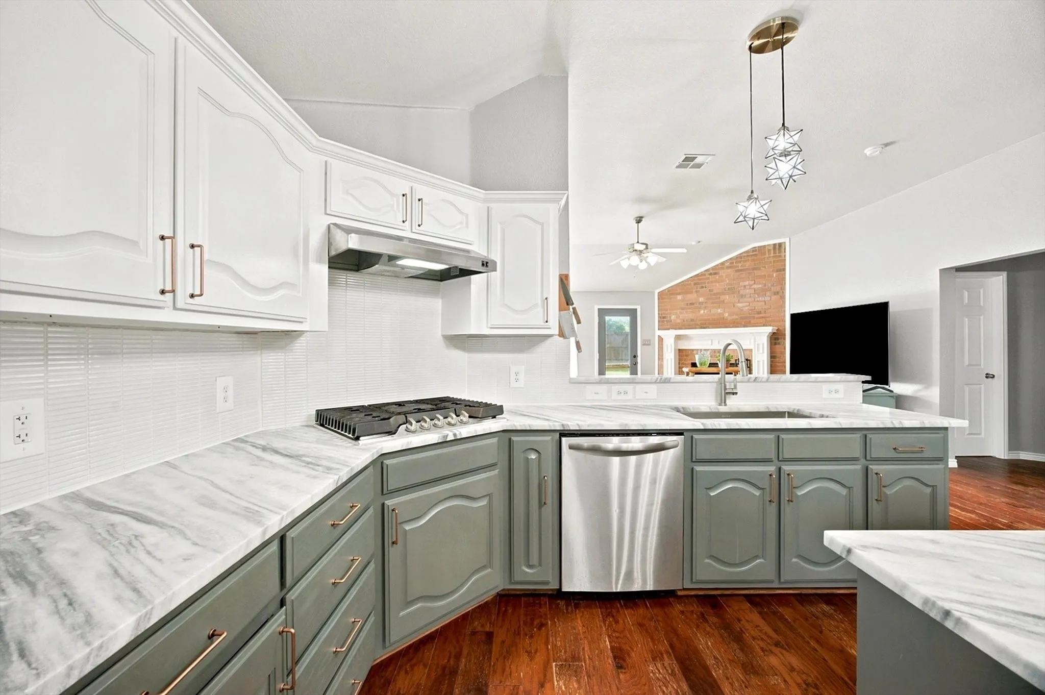 Single Family Residence For Sale in Rockwall County , 2744 Stoney Hollow Lane, Rockwall, Texas 75087, 3 Bedroom, 3 Bathroom, 2 Garage spaces, 2,247 Sqft, built in 2004, mls#21279321, Real Estate Agent in Rockwall, Homes For Sale in Rockwall county, Homes For Sale in Rockwall, Realtor in Rockwall Texas, Real Estate Brokerage Independent Realty Texas, Luminita Cordes Realtor