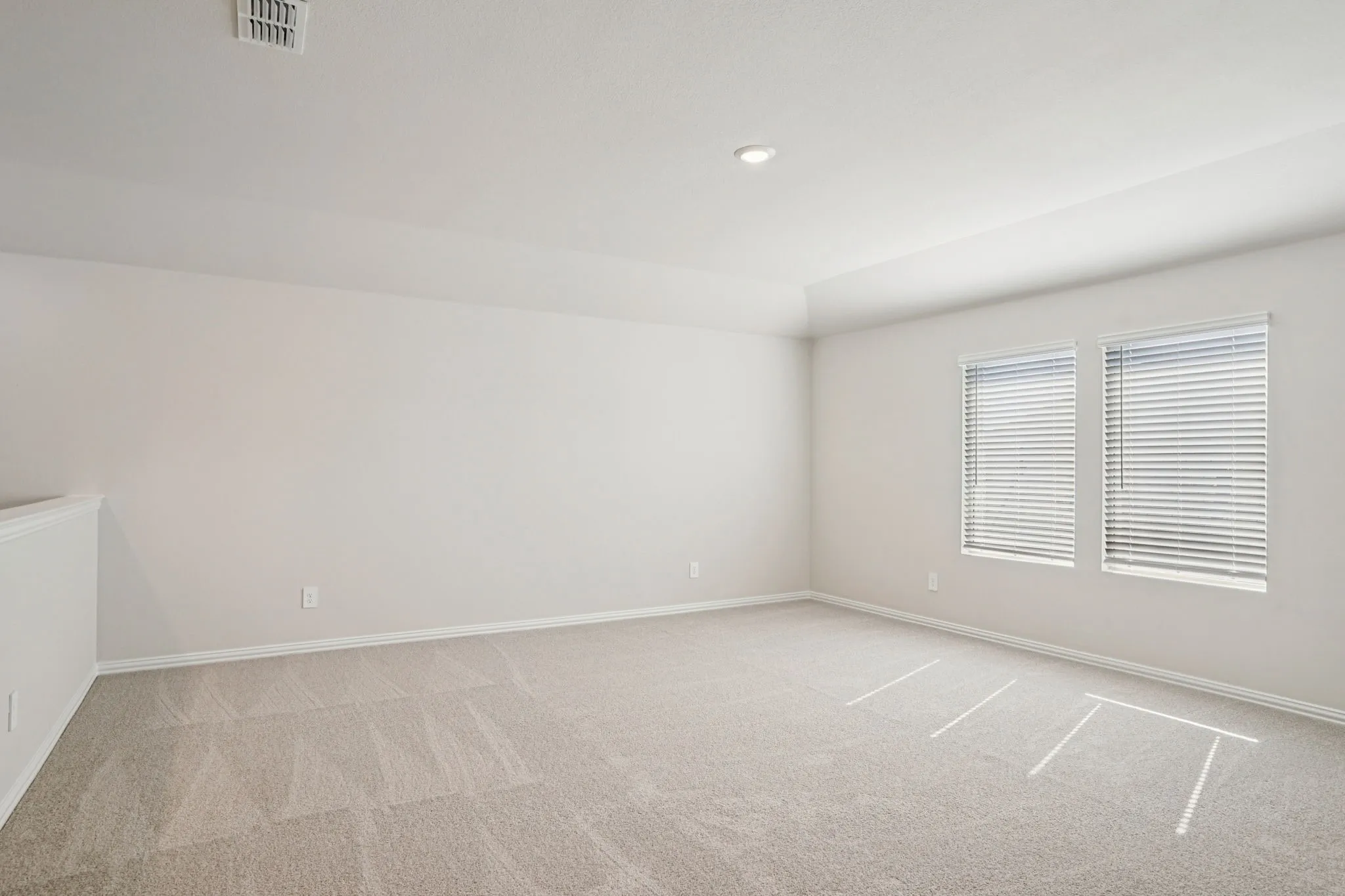  Photo is not of the actual home, but is an inspirational photo of builder’s model home and may depict options, furnishings, and/or decorator features that are not included.
