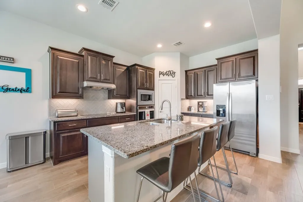 Single Family Residence For Sale in Tarrant County , 7807 Links Drive, Arlington, Texas 76001, 4 Bedroom, 3 Bathroom, 3 Garage spaces, 3,026 Sqft, built in 2020, mls#21277528, Real Estate Agent in Arlington, Homes For Sale in Tarrant county, Homes For Sale in Arlington, Realtor in Arlington Texas, Real Estate Brokerage Independent Realty Texas, Luminita Cordes Realtor