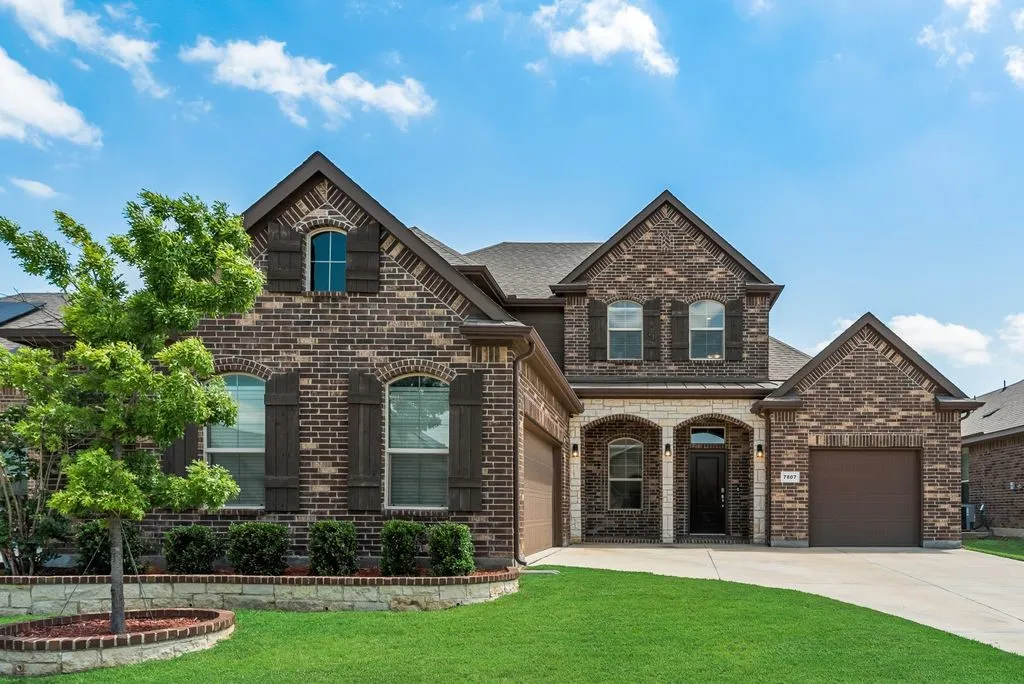 Single Family Residence For Sale in Tarrant County , 7807 Links Drive, Arlington, Texas 76001, 4 Bedroom, 3 Bathroom, 3 Garage spaces, 3,026 Sqft, built in 2020, mls#21277528, Real Estate Agent in Arlington, Homes For Sale in Tarrant county, Homes For Sale in Arlington, Realtor in Arlington Texas, Real Estate Brokerage Independent Realty Texas, Luminita Cordes Realtor
