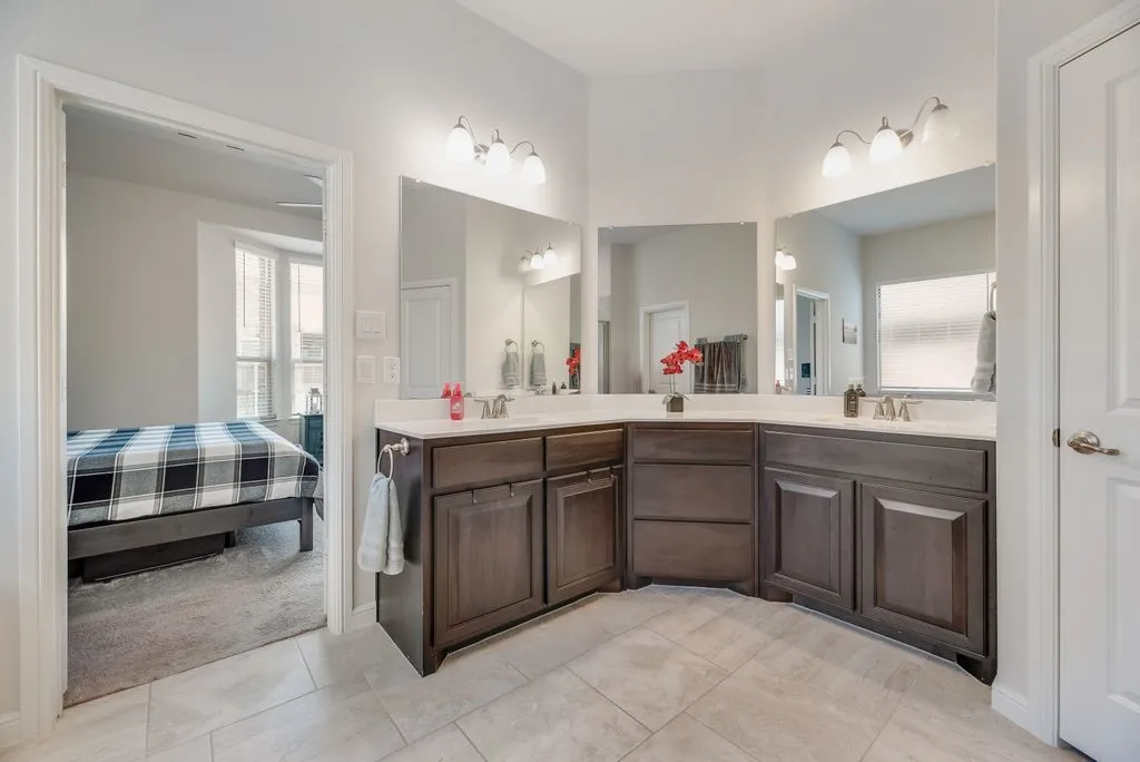 Single Family Residence For Sale in Tarrant County , 7807 Links Drive, Arlington, Texas 76001, 4 Bedroom, 3 Bathroom, 3 Garage spaces, 3,026 Sqft, built in 2020, mls#21277528, Real Estate Agent in Arlington, Homes For Sale in Tarrant county, Homes For Sale in Arlington, Realtor in Arlington Texas, Real Estate Brokerage Independent Realty Texas, Luminita Cordes Realtor