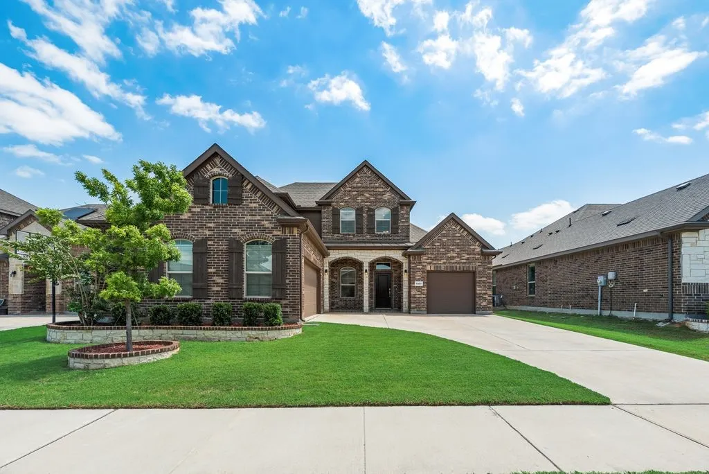 Single Family Residence For Sale in Tarrant County , 7807 Links Drive, Arlington, Texas 76001, 4 Bedroom, 3 Bathroom, 3 Garage spaces, 3,026 Sqft, built in 2020, mls#21277528, Real Estate Agent in Arlington, Homes For Sale in Tarrant county, Homes For Sale in Arlington, Realtor in Arlington Texas, Real Estate Brokerage Independent Realty Texas, Luminita Cordes Realtor