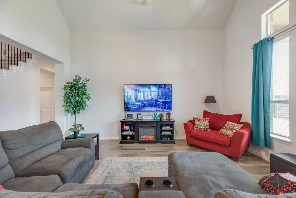 Single Family Residence For Sale in Tarrant County , 7807 Links Drive, Arlington, Texas 76001, 4 Bedroom, 3 Bathroom, 3 Garage spaces, 3,026 Sqft, built in 2020, mls#21277528, Real Estate Agent in Arlington, Homes For Sale in Tarrant county, Homes For Sale in Arlington, Realtor in Arlington Texas, Real Estate Brokerage Independent Realty Texas, Luminita Cordes Realtor