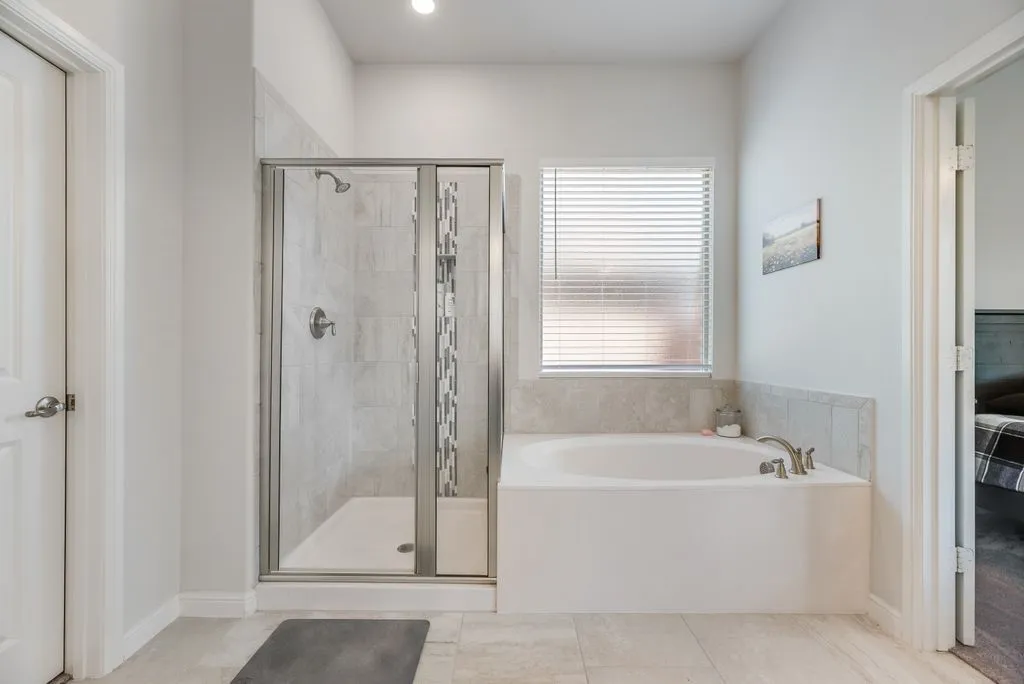 Single Family Residence For Sale in Tarrant County , 7807 Links Drive, Arlington, Texas 76001, 4 Bedroom, 3 Bathroom, 3 Garage spaces, 3,026 Sqft, built in 2020, mls#21277528, Real Estate Agent in Arlington, Homes For Sale in Tarrant county, Homes For Sale in Arlington, Realtor in Arlington Texas, Real Estate Brokerage Independent Realty Texas, Luminita Cordes Realtor