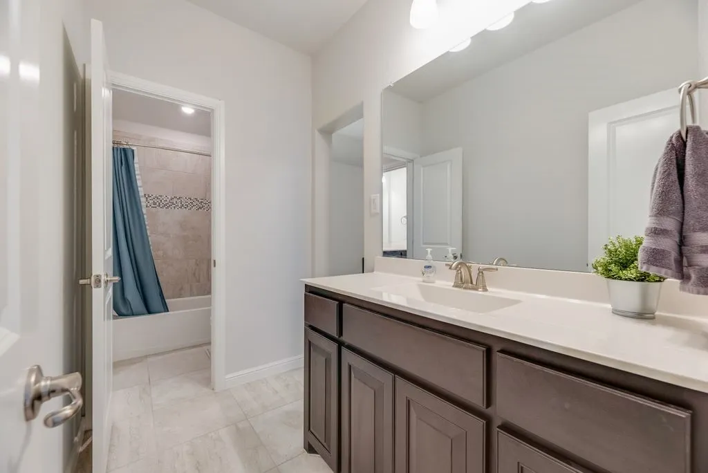 Single Family Residence For Sale in Tarrant County , 7807 Links Drive, Arlington, Texas 76001, 4 Bedroom, 3 Bathroom, 3 Garage spaces, 3,026 Sqft, built in 2020, mls#21277528, Real Estate Agent in Arlington, Homes For Sale in Tarrant county, Homes For Sale in Arlington, Realtor in Arlington Texas, Real Estate Brokerage Independent Realty Texas, Luminita Cordes Realtor