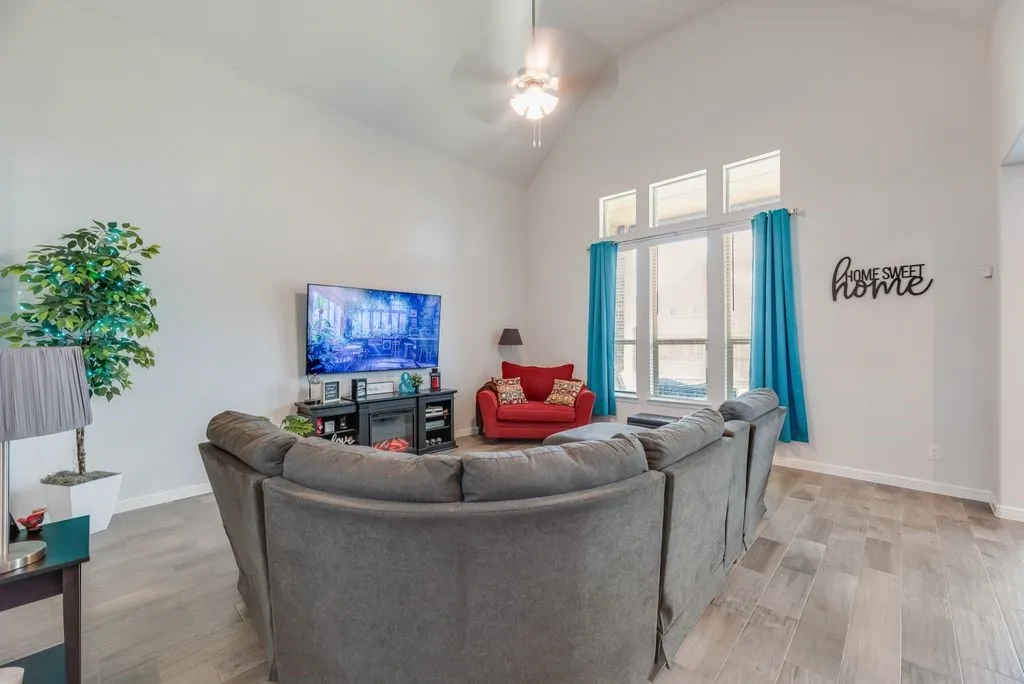 Single Family Residence For Sale in Tarrant County , 7807 Links Drive, Arlington, Texas 76001, 4 Bedroom, 3 Bathroom, 3 Garage spaces, 3,026 Sqft, built in 2020, mls#21277528, Real Estate Agent in Arlington, Homes For Sale in Tarrant county, Homes For Sale in Arlington, Realtor in Arlington Texas, Real Estate Brokerage Independent Realty Texas, Luminita Cordes Realtor