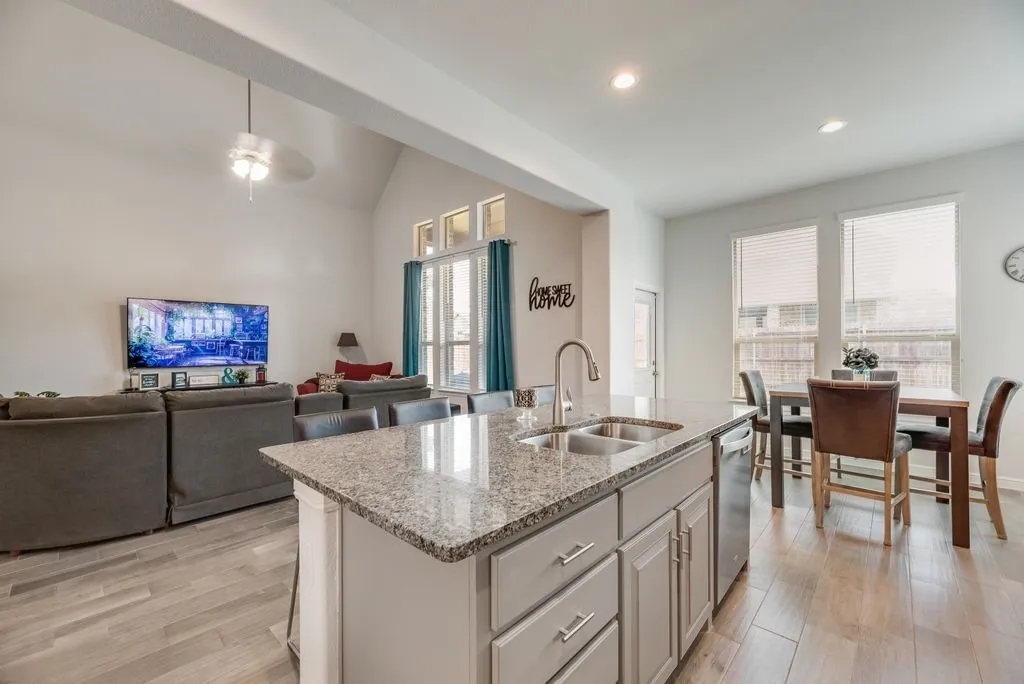 Single Family Residence For Sale in Tarrant County , 7807 Links Drive, Arlington, Texas 76001, 4 Bedroom, 3 Bathroom, 3 Garage spaces, 3,026 Sqft, built in 2020, mls#21277528, Real Estate Agent in Arlington, Homes For Sale in Tarrant county, Homes For Sale in Arlington, Realtor in Arlington Texas, Real Estate Brokerage Independent Realty Texas, Luminita Cordes Realtor