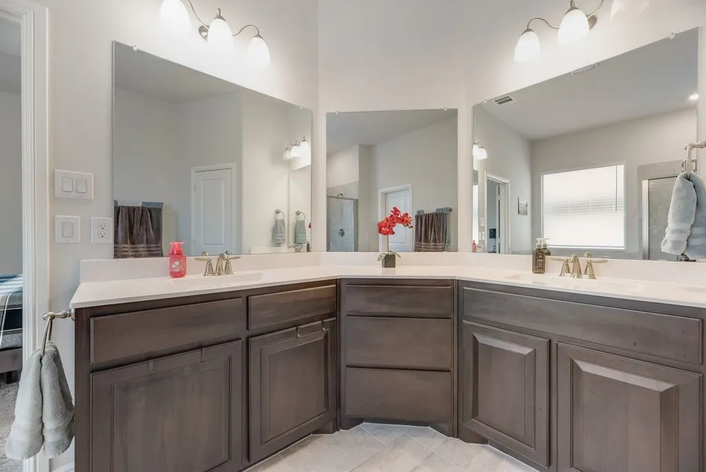 Single Family Residence For Sale in Tarrant County , 7807 Links Drive, Arlington, Texas 76001, 4 Bedroom, 3 Bathroom, 3 Garage spaces, 3,026 Sqft, built in 2020, mls#21277528, Real Estate Agent in Arlington, Homes For Sale in Tarrant county, Homes For Sale in Arlington, Realtor in Arlington Texas, Real Estate Brokerage Independent Realty Texas, Luminita Cordes Realtor