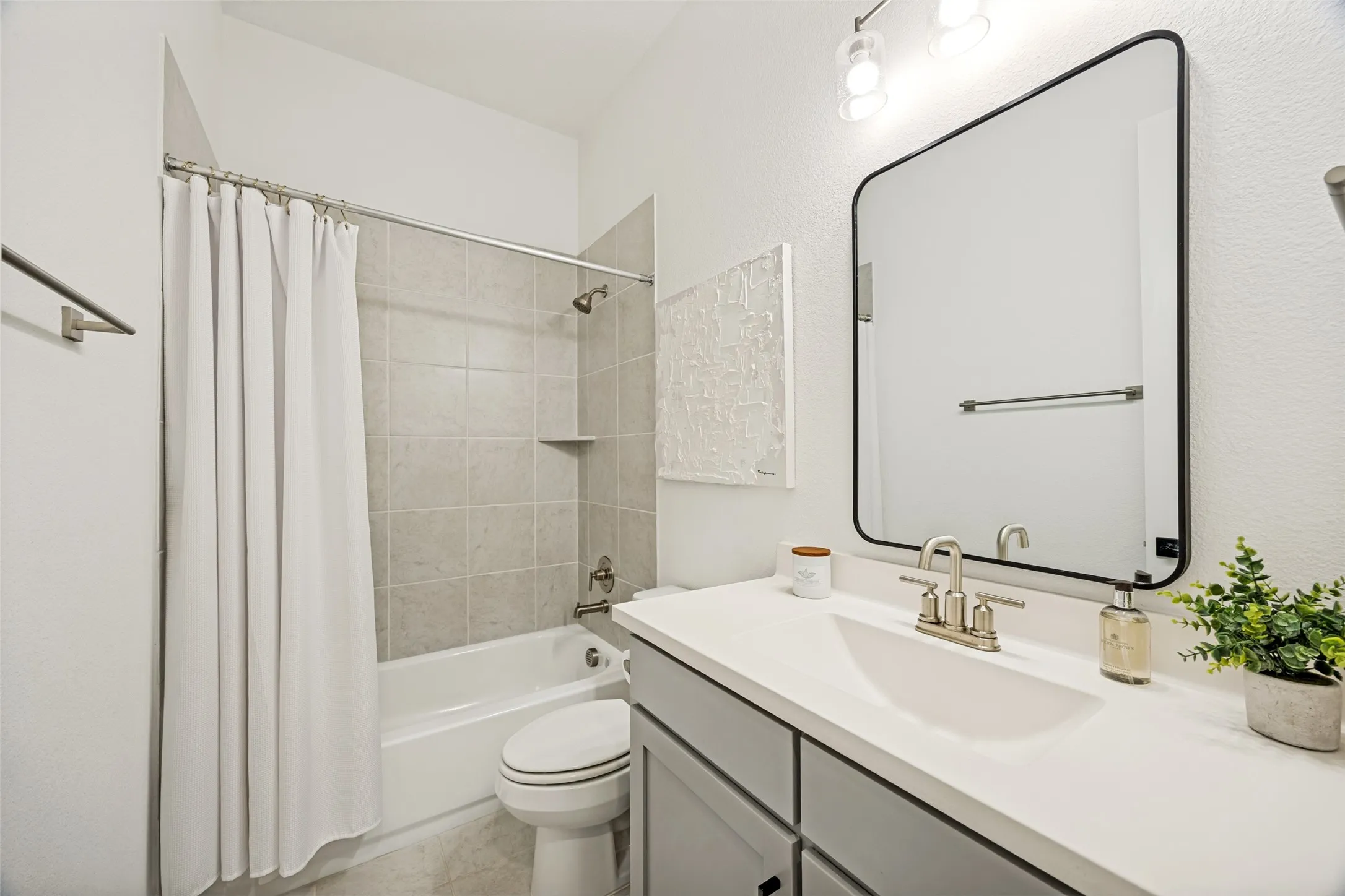 Single Family Residence For Sale in Collin County , 2716 War Admiral, Celina, Texas 75009, 4 Bedroom, 5 Bathroom, 2 Garage spaces, 3,149 Sqft, built in 2021, mls#21260599, Real Estate Agent in Celina, Homes For Sale in Collin county, Homes For Sale in Celina, Realtor in Celina Texas, Real Estate Brokerage Independent Realty Texas, Luminita Cordes Realtor