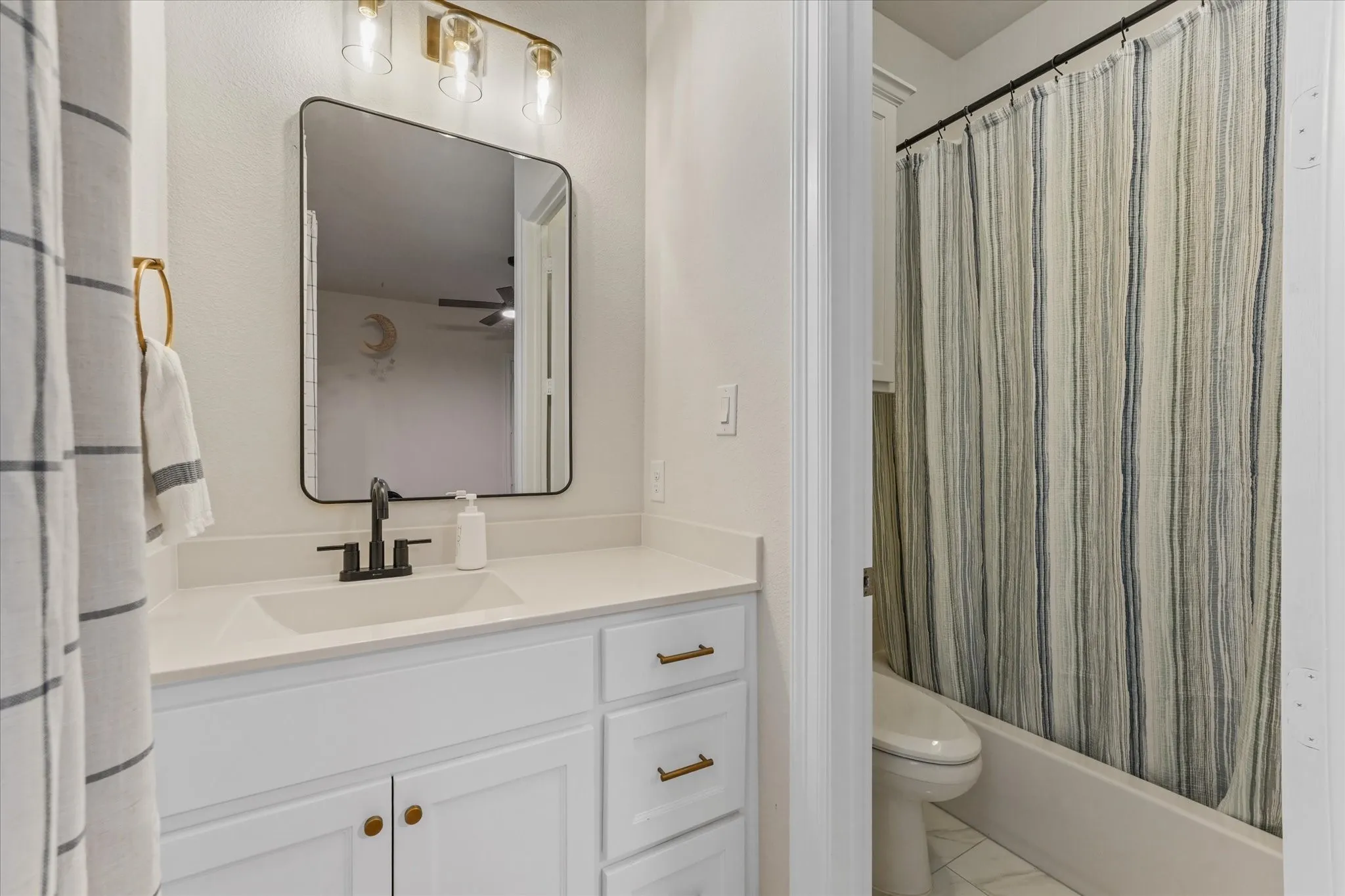 Single Family Residence For Sale in Collin County , 1313 Grassland Drive, Celina, Texas 75009, 4 Bedroom, 6 Bathroom, 3 Garage spaces, 3,821 Sqft, built in 2015, mls#21279373, Real Estate Agent in Celina, Homes For Sale in Collin county, Homes For Sale in Celina, Realtor in Celina Texas, Real Estate Brokerage Independent Realty Texas, Luminita Cordes Realtor