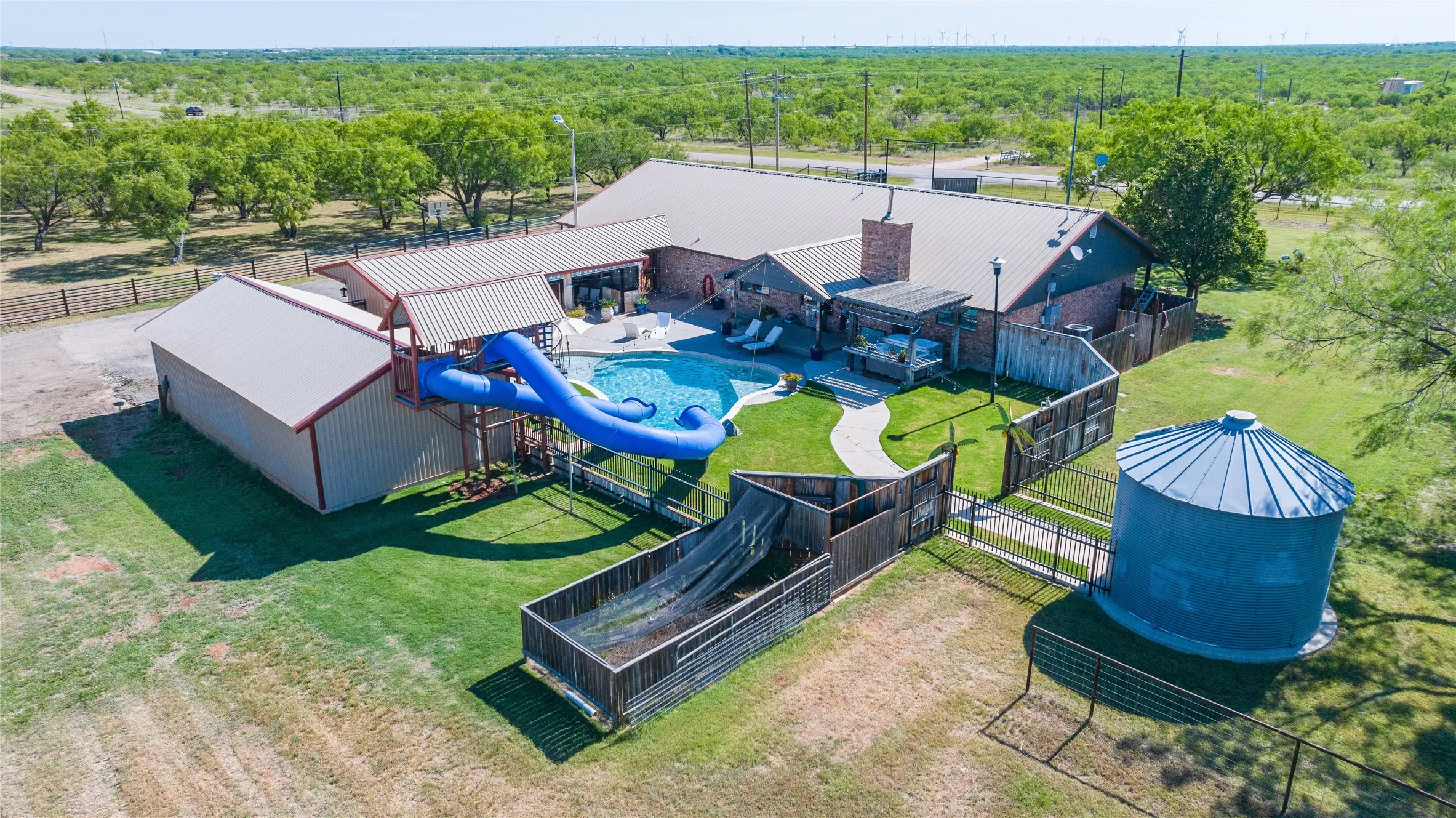Single Family Residence For Sale in Taylor County , 426 S elmdale, Abilene, Texas 79602, 4 Bedroom, 3 Bathroom, 3 Garage spaces, 3,144 Sqft, built in 2005, mls#21270424, Real Estate Agent in Abilene, Homes For Sale in Taylor county, Homes For Sale in Abilene, Realtor in Abilene Texas, Real Estate Brokerage Independent Realty Texas, Luminita Cordes Realtor