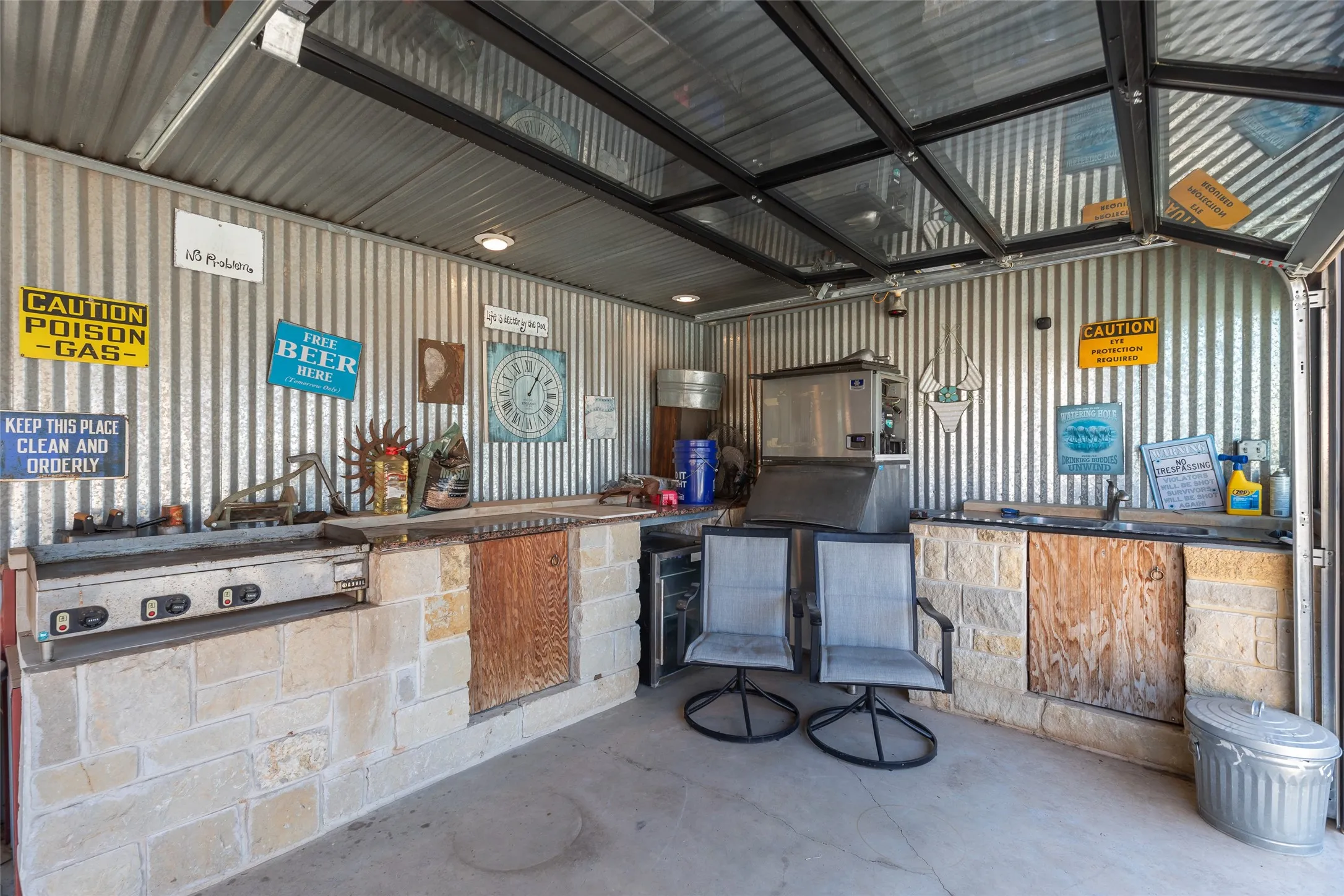 Single Family Residence For Sale in Taylor County , 426 S elmdale, Abilene, Texas 79602, 4 Bedroom, 3 Bathroom, 3 Garage spaces, 3,144 Sqft, built in 2005, mls#21270424, Real Estate Agent in Abilene, Homes For Sale in Taylor county, Homes For Sale in Abilene, Realtor in Abilene Texas, Real Estate Brokerage Independent Realty Texas, Luminita Cordes Realtor