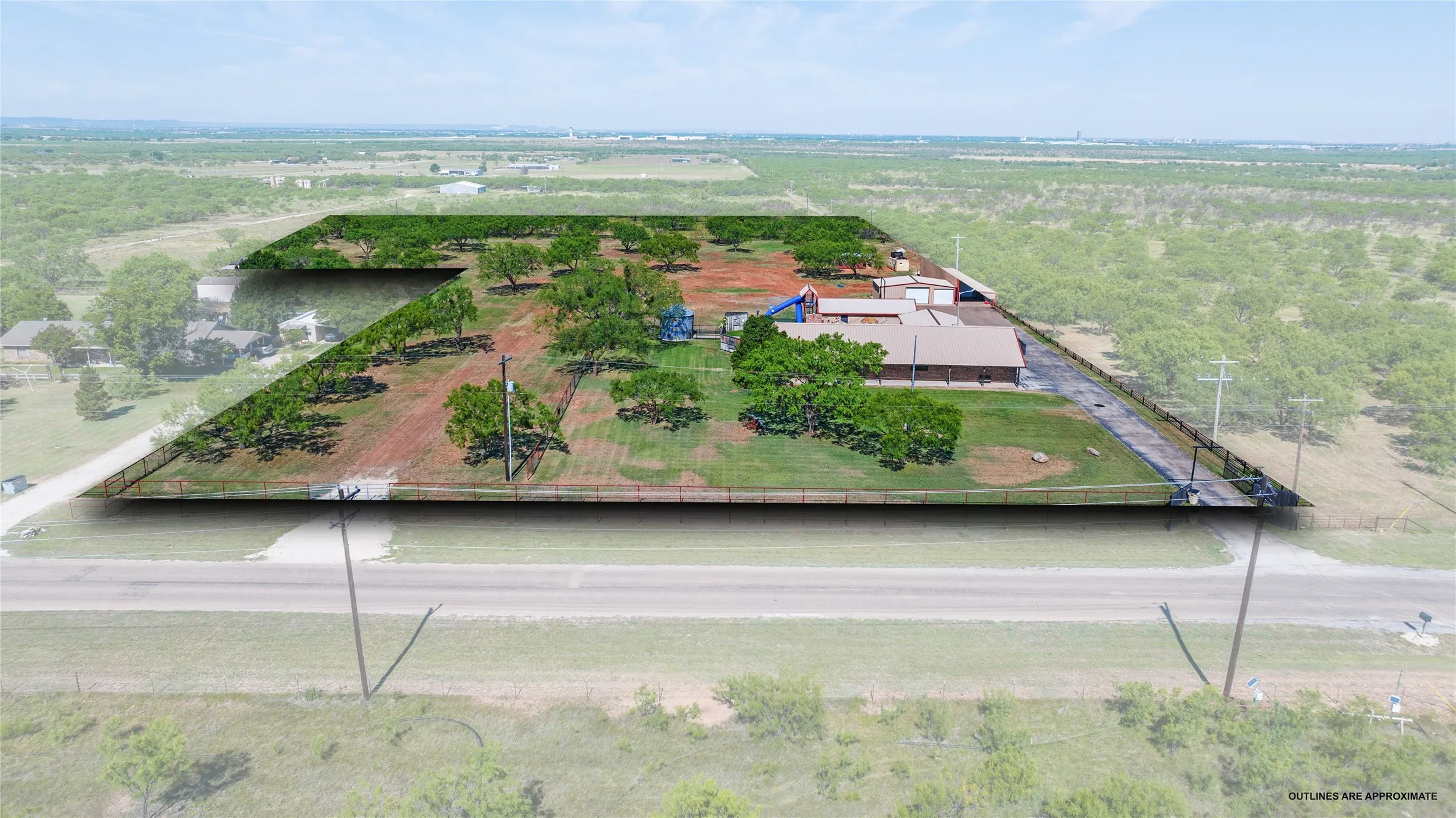 Single Family Residence For Sale in Taylor County , 426 S elmdale, Abilene, Texas 79602, 4 Bedroom, 3 Bathroom, 3 Garage spaces, 3,144 Sqft, built in 2005, mls#21270424, Real Estate Agent in Abilene, Homes For Sale in Taylor county, Homes For Sale in Abilene, Realtor in Abilene Texas, Real Estate Brokerage Independent Realty Texas, Luminita Cordes Realtor