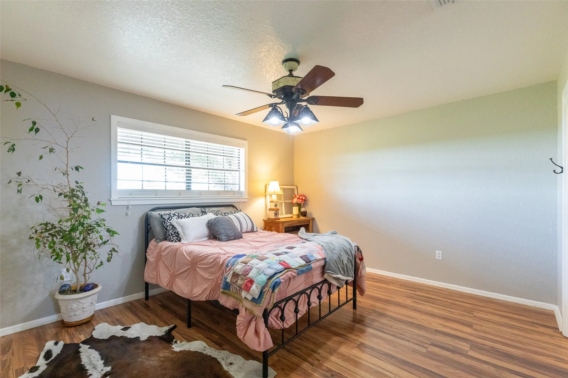 Single Family Residence For Sale in Taylor County , 426 S elmdale, Abilene, Texas 79602, 4 Bedroom, 3 Bathroom, 3 Garage spaces, 3,144 Sqft, built in 2005, mls#21270424, Real Estate Agent in Abilene, Homes For Sale in Taylor county, Homes For Sale in Abilene, Realtor in Abilene Texas, Real Estate Brokerage Independent Realty Texas, Luminita Cordes Realtor