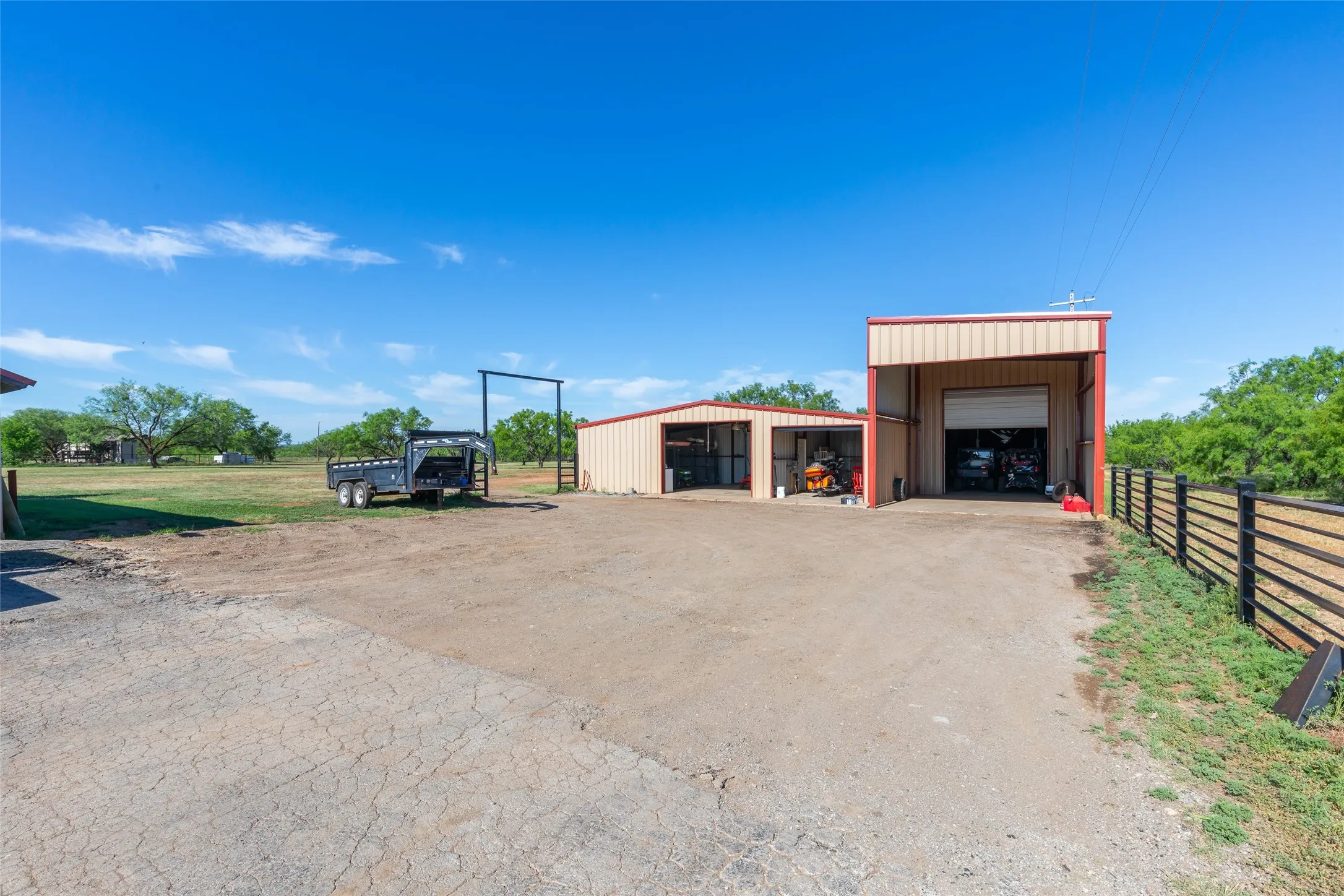 Single Family Residence For Sale in Taylor County , 426 S elmdale, Abilene, Texas 79602, 4 Bedroom, 3 Bathroom, 3 Garage spaces, 3,144 Sqft, built in 2005, mls#21270424, Real Estate Agent in Abilene, Homes For Sale in Taylor county, Homes For Sale in Abilene, Realtor in Abilene Texas, Real Estate Brokerage Independent Realty Texas, Luminita Cordes Realtor