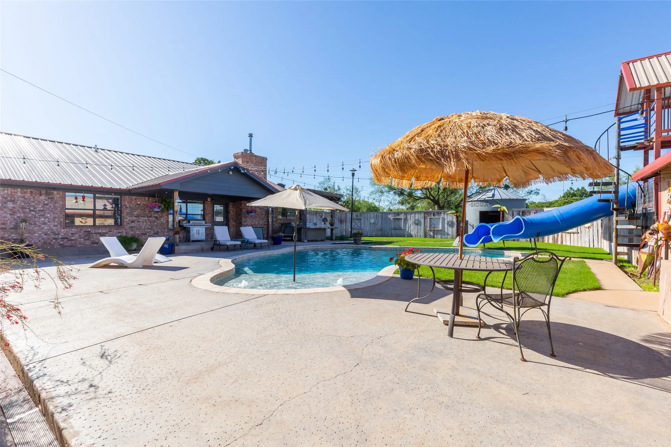 Single Family Residence For Sale in Taylor County , 426 S elmdale, Abilene, Texas 79602, 4 Bedroom, 3 Bathroom, 3 Garage spaces, 3,144 Sqft, built in 2005, mls#21270424, Real Estate Agent in Abilene, Homes For Sale in Taylor county, Homes For Sale in Abilene, Realtor in Abilene Texas, Real Estate Brokerage Independent Realty Texas, Luminita Cordes Realtor