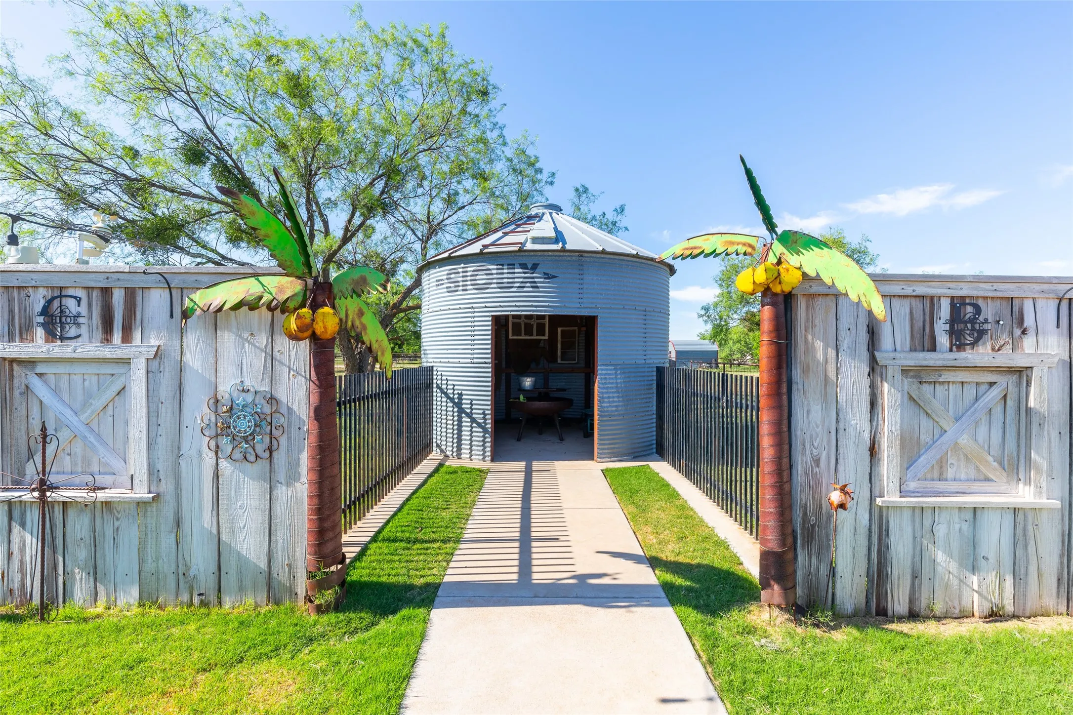 Single Family Residence For Sale in Taylor County , 426 S elmdale, Abilene, Texas 79602, 4 Bedroom, 3 Bathroom, 3 Garage spaces, 3,144 Sqft, built in 2005, mls#21270424, Real Estate Agent in Abilene, Homes For Sale in Taylor county, Homes For Sale in Abilene, Realtor in Abilene Texas, Real Estate Brokerage Independent Realty Texas, Luminita Cordes Realtor